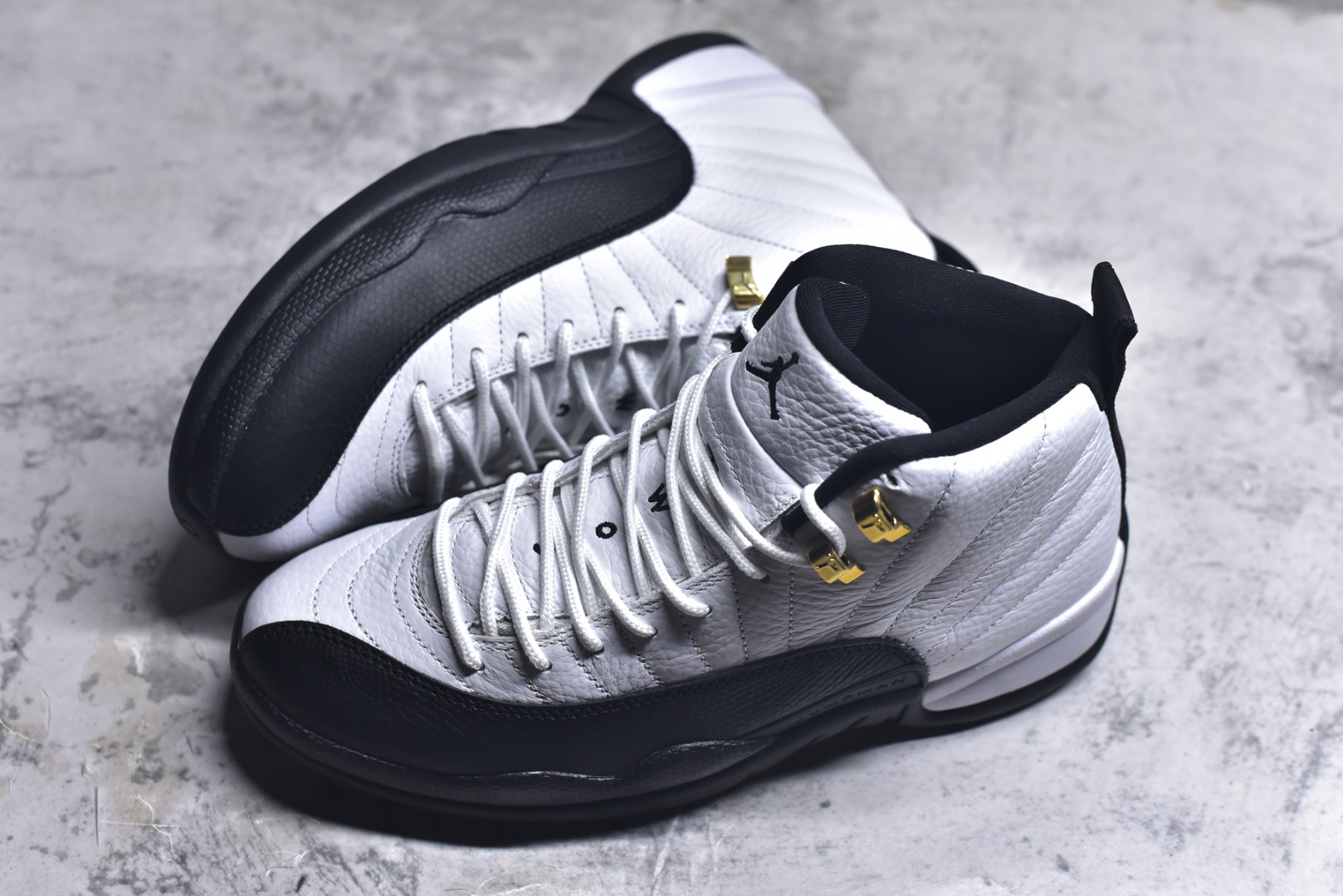 图片[7]-#Air Jordan AJ12 Retro 黑白金扣 货号：CT8013-117 外贸特供批次 原楦原档案数据开模打造 原汁原味12代鞋型 进口原厂皮料 原厂碳板 原装材料 原厂定制金属扣 原厂电绣 支持与公司货全方位对比 只服务于5%懂鞋的高端客户 发国外可支持各种retail商店充正寄售 尺码：40 40.5 41 42 42.5 43 44 44.5 45 45.5 46 47.5 48.5-选品中心