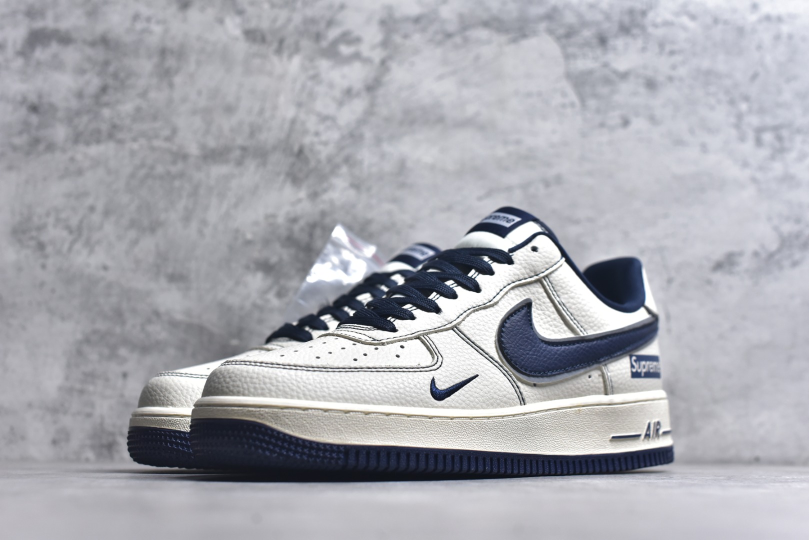 图片[2]-#海外限量发售！公司级NIke Air Force 1 \’07 Low “Supreme联名——午夜蓝”空军一号 低帮 运动鞋 休闲鞋 折边针车 工艺难度大 原楦头原纸板 原装鞋盒 定制五金配件 内置全掌气垫 原厂鞋底 货号：DD1982-319 尺码：36 36.5 37.5 38 38.5 39 40 40.5 41 42 42.5 43 44 44.5 45-选品中心