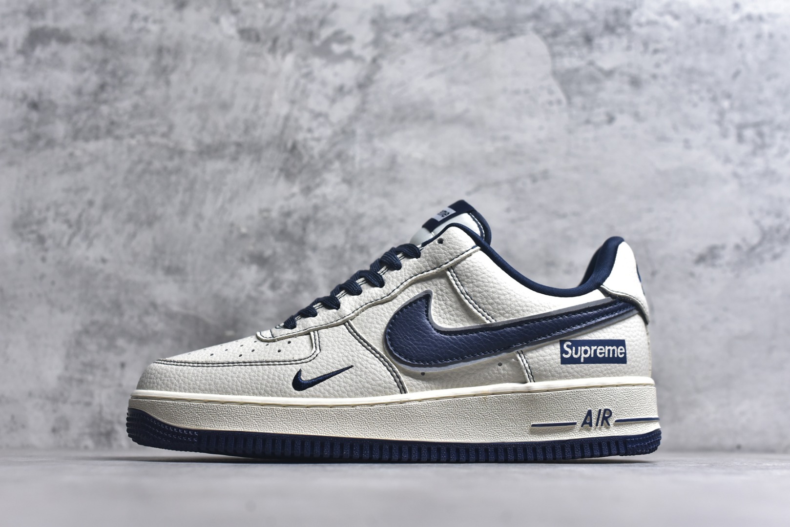 #海外限量发售！公司级NIke Air Force 1 \'07 Low “Supreme联名——午夜蓝”空军一号 低帮 运动鞋 休闲鞋 折边针车 工艺难度大 原楦头原纸板 原装鞋盒 定制五金配件 内置全掌气垫 原厂鞋底 货号：DD1982-319 尺码：36 36.5 37.5 38 38.5 39 40 40.5 41 42 42.5 43 44 44.5 45-选品中心