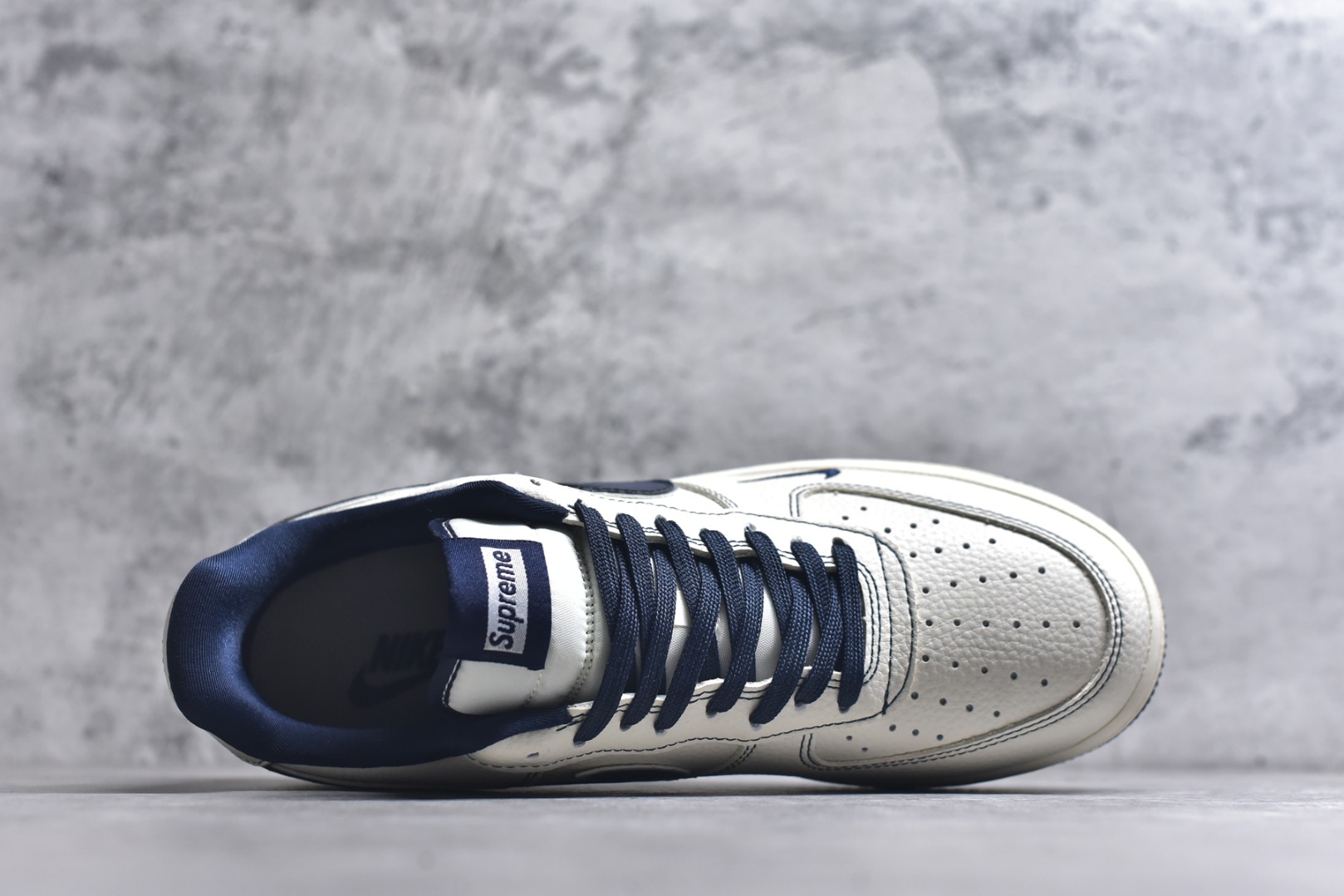 图片[4]-#海外限量发售！公司级NIke Air Force 1 \’07 Low “Supreme联名——午夜蓝”空军一号 低帮 运动鞋 休闲鞋 折边针车 工艺难度大 原楦头原纸板 原装鞋盒 定制五金配件 内置全掌气垫 原厂鞋底 货号：DD1982-319 尺码：36 36.5 37.5 38 38.5 39 40 40.5 41 42 42.5 43 44 44.5 45-选品中心