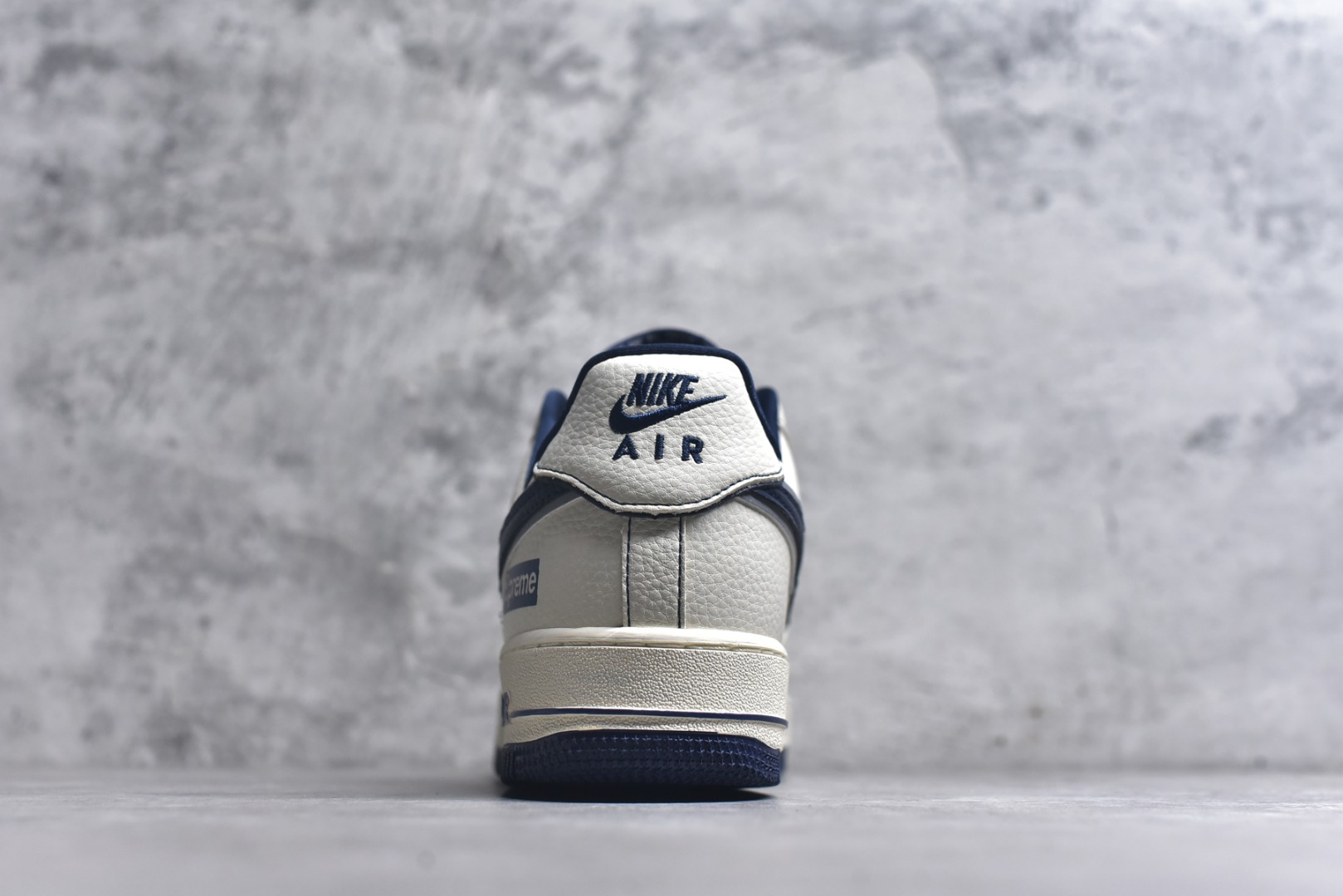 图片[5]-#海外限量发售！公司级NIke Air Force 1 \’07 Low “Supreme联名——午夜蓝”空军一号 低帮 运动鞋 休闲鞋 折边针车 工艺难度大 原楦头原纸板 原装鞋盒 定制五金配件 内置全掌气垫 原厂鞋底 货号：DD1982-319 尺码：36 36.5 37.5 38 38.5 39 40 40.5 41 42 42.5 43 44 44.5 45-选品中心