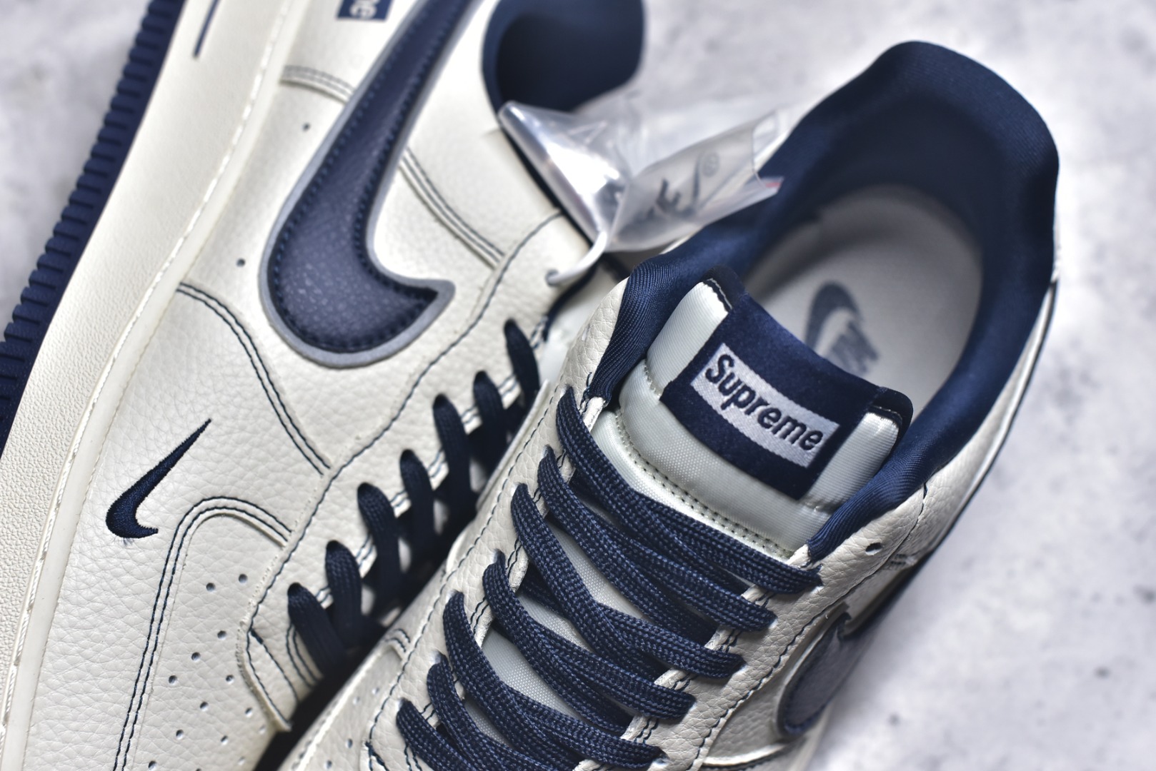 图片[9]-#海外限量发售！公司级NIke Air Force 1 \’07 Low “Supreme联名——午夜蓝”空军一号 低帮 运动鞋 休闲鞋 折边针车 工艺难度大 原楦头原纸板 原装鞋盒 定制五金配件 内置全掌气垫 原厂鞋底 货号：DD1982-319 尺码：36 36.5 37.5 38 38.5 39 40 40.5 41 42 42.5 43 44 44.5 45-选品中心