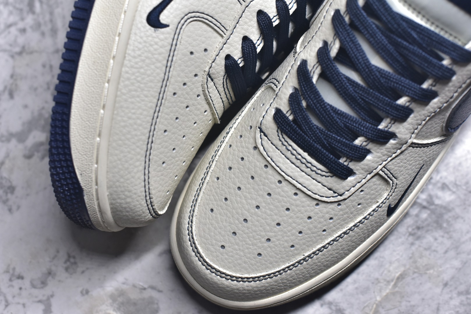 图片[8]-#海外限量发售！公司级NIke Air Force 1 \’07 Low “Supreme联名——午夜蓝”空军一号 低帮 运动鞋 休闲鞋 折边针车 工艺难度大 原楦头原纸板 原装鞋盒 定制五金配件 内置全掌气垫 原厂鞋底 货号：DD1982-319 尺码：36 36.5 37.5 38 38.5 39 40 40.5 41 42 42.5 43 44 44.5 45-选品中心