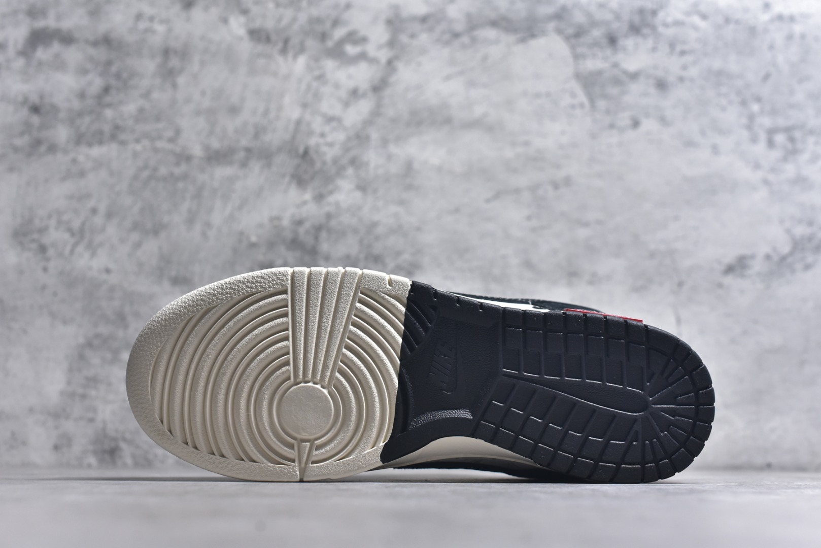 图片[6]-#海外爆款限量发售！Nike SB Dunk Low“LV联名——涂鸦印花” 周年高端定制 低帮休闲板鞋 定制鞋盒 大厂纯原品质出货 超高清洁度 皮料切割干净无任何毛边 细节完美 货号：CX5050-Y19 尺码：36 36.5 37.5 38 38.5 39 40 40.5 41 42 42.5 43 44 44.5 45-选品中心