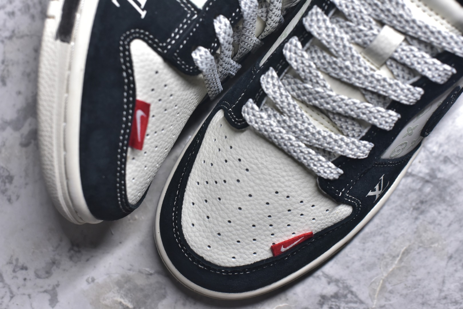 图片[8]-#海外爆款限量发售！Nike SB Dunk Low“LV联名——涂鸦印花” 周年高端定制 低帮休闲板鞋 定制鞋盒 大厂纯原品质出货 超高清洁度 皮料切割干净无任何毛边 细节完美 货号：CX5050-Y19 尺码：36 36.5 37.5 38 38.5 39 40 40.5 41 42 42.5 43 44 44.5 45-选品中心