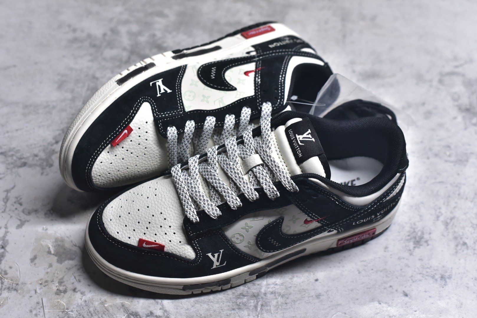 图片[7]-#海外爆款限量发售！Nike SB Dunk Low“LV联名——涂鸦印花” 周年高端定制 低帮休闲板鞋 定制鞋盒 大厂纯原品质出货 超高清洁度 皮料切割干净无任何毛边 细节完美 货号：CX5050-Y19 尺码：36 36.5 37.5 38 38.5 39 40 40.5 41 42 42.5 43 44 44.5 45-选品中心