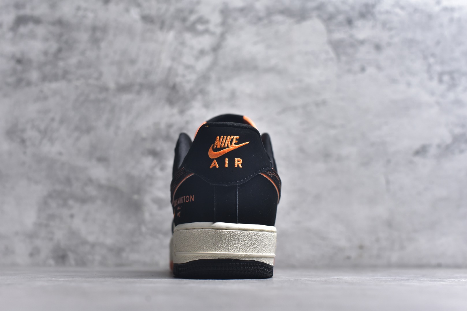 图片[5]-#海外爆款限量发售！公司级Nike Air Force 1 \’07 Low “LV联名——双拼米黑橙”空军一号 高端定制 低帮 运动鞋 休闲鞋 折边针车 工艺难度大 原楦头原纸板 原装鞋盒 定制五金配件 内置全掌气垫 原厂鞋底 货号：KJ1688-025 尺码：36 36.5 37.5 38 38.5 39 40 40.5 41 42 42.5 43 44 44.5 45-选品中心