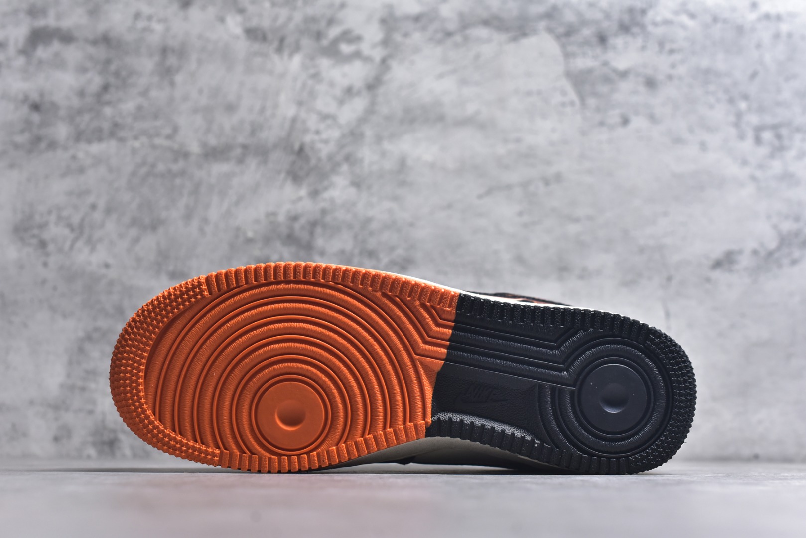 图片[6]-#海外爆款限量发售！公司级Nike Air Force 1 \’07 Low “LV联名——双拼米黑橙”空军一号 高端定制 低帮 运动鞋 休闲鞋 折边针车 工艺难度大 原楦头原纸板 原装鞋盒 定制五金配件 内置全掌气垫 原厂鞋底 货号：KJ1688-025 尺码：36 36.5 37.5 38 38.5 39 40 40.5 41 42 42.5 43 44 44.5 45-选品中心