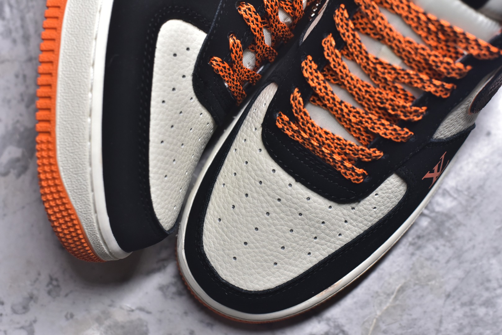 图片[8]-#海外爆款限量发售！公司级Nike Air Force 1 \’07 Low “LV联名——双拼米黑橙”空军一号 高端定制 低帮 运动鞋 休闲鞋 折边针车 工艺难度大 原楦头原纸板 原装鞋盒 定制五金配件 内置全掌气垫 原厂鞋底 货号：KJ1688-025 尺码：36 36.5 37.5 38 38.5 39 40 40.5 41 42 42.5 43 44 44.5 45-选品中心