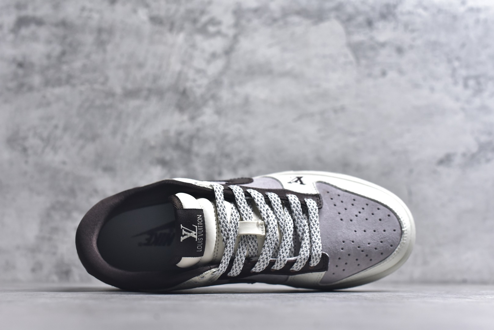 图片[4]-#Nike SB Dunk Low“LV联名——白咖啡” 高端定制 低帮休闲板鞋 定制鞋盒 Ortholite鞋垫透气防臭 大厂纯原品质出货 超高清洁度 皮料切割干净无任何毛边 细节完美 货号：YF9511-906 尺码：36 36.5 37.5 38 38.5 39 40 40.5 41 42 42.5 43 44 44.5 45-选品中心