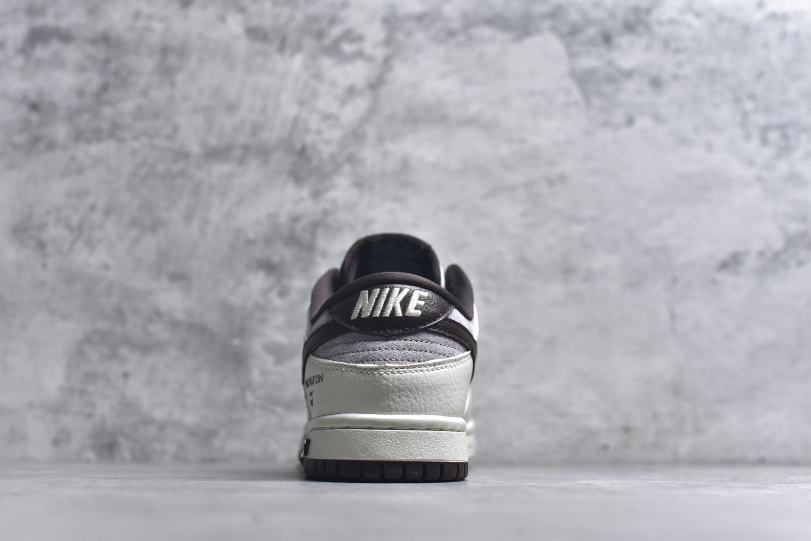 图片[5]-#Nike SB Dunk Low“LV联名——白咖啡” 高端定制 低帮休闲板鞋 定制鞋盒 Ortholite鞋垫透气防臭 大厂纯原品质出货 超高清洁度 皮料切割干净无任何毛边 细节完美 货号：YF9511-906 尺码：36 36.5 37.5 38 38.5 39 40 40.5 41 42 42.5 43 44 44.5 45-选品中心