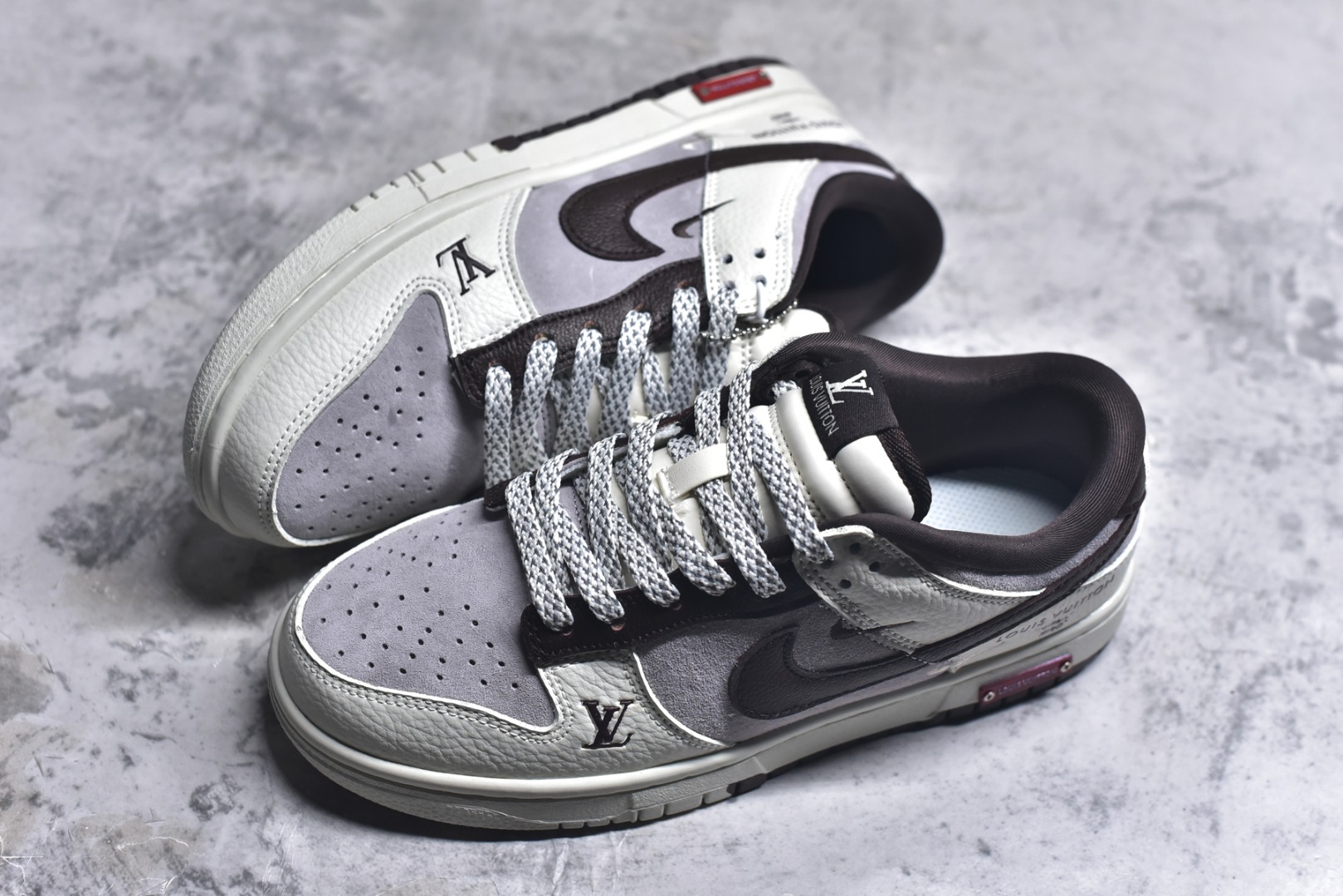 图片[7]-#Nike SB Dunk Low“LV联名——白咖啡” 高端定制 低帮休闲板鞋 定制鞋盒 Ortholite鞋垫透气防臭 大厂纯原品质出货 超高清洁度 皮料切割干净无任何毛边 细节完美 货号：YF9511-906 尺码：36 36.5 37.5 38 38.5 39 40 40.5 41 42 42.5 43 44 44.5 45-选品中心