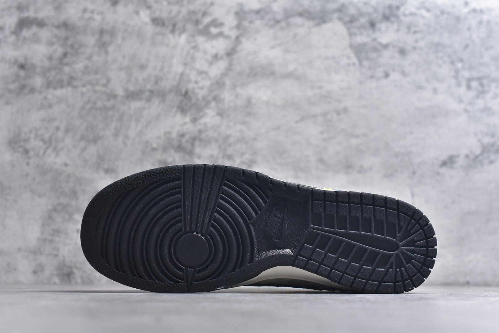 图片[6]-#爆款限量发售❤️ 妈妈的爱Just doit 缝的Nike联名 ❤️高端定制 Nike SB Dunk Low “手工刺绣Nike联名——米白黑lv印花” 高端定制 低帮休闲板鞋 定制鞋盒 大厂纯原品质出货 超高清洁度 皮料切割干净无任何毛边 细节完美 货号：DS6608-017 尺码：36 36.5 37.5 38 38.5 39 40 40.5 41 42 42.5 43 44 44.5 45-选品中心