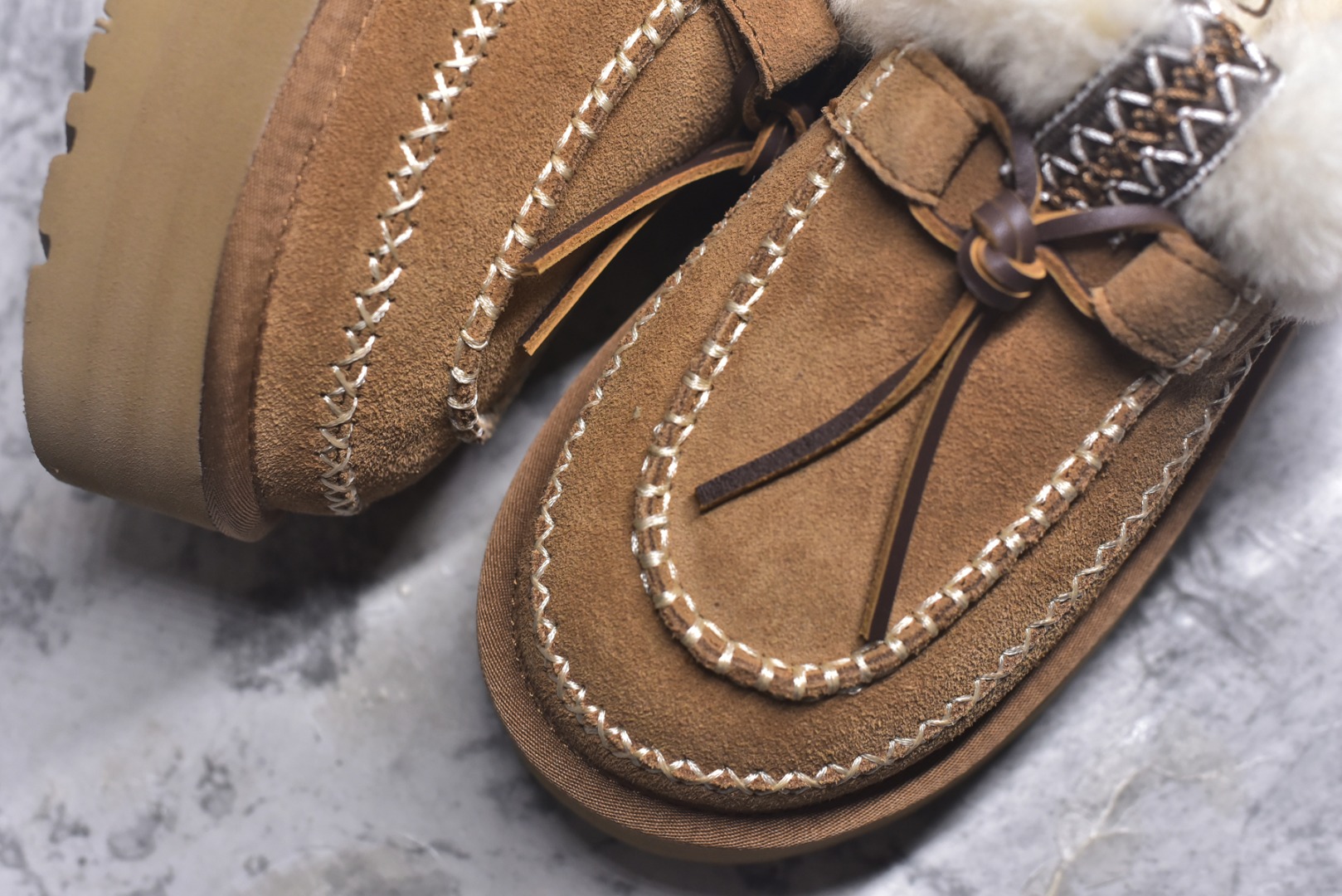 图片[8]-#X1 全网热卖款最齐 UGG 130个配色 市面顶级版本 UGG 阿尔派半拖 3CM中厚底 女款 小红书爆款 广州外贸大厂生产 鞋头到鞋垫真羊皮毛一体 独立外盒包装 芯片 带防水工艺 区别市面任何版本 3cm厚底 独立原版开发大底 羊绒鞋垫 冬季保暖外出 家居都是很适合的选择 进年uug推出款式系列 局部偏向年轻消费者喜好 也走到时尚潮流穿搭的前沿 鞋身材质 防泼水涂层翻毛皮鞋面 17毫米UGGPURE™植入式羊毛内底 轻便防滑舒适橡胶外底 带有品牌LOGO商标 带全套包装 尺码： 35 36 37 38 39 40-选品中心