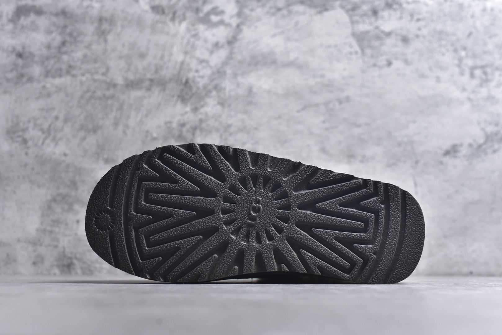 图片[6]-#X1 全网热卖款最齐 UGG 130个配色 市面顶级版本 UGG 阿尔派半拖 3CM中厚底 女款 小红书爆款 广州外贸大厂生产 鞋头到鞋垫真羊皮毛一体 独立外盒包装 芯片 带防水工艺 区别市面任何版本 3cm厚底 独立原版开发大底 羊绒鞋垫 冬季保暖外出 家居都是很适合的选择 进年uug推出款式系列 局部偏向年轻消费者喜好 也走到时尚潮流穿搭的前沿 鞋身材质 防泼水涂层翻毛皮鞋面 17毫米UGGPURE™植入式羊毛内底 轻便防滑舒适橡胶外底 带有品牌LOGO商标 带全套包装 尺码： 35 36 37 38 39 40-选品中心