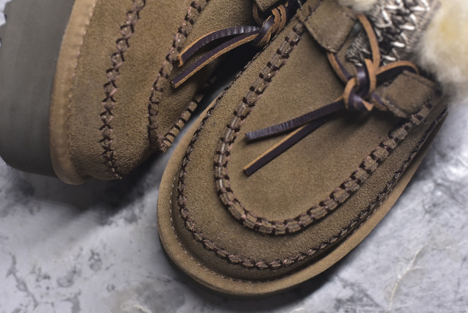 图片[8]-#X1 全网热卖款最齐 UGG 130个配色 市面顶级版本 UGG 阿尔派半拖 3CM中厚底 女款 小红书爆款 广州外贸大厂生产 鞋头到鞋垫真羊皮毛一体 独立外盒包装 芯片 带防水工艺 区别市面任何版本 3cm厚底 独立原版开发大底 羊绒鞋垫 冬季保暖外出 家居都是很适合的选择 进年uug推出款式系列 局部偏向年轻消费者喜好 也走到时尚潮流穿搭的前沿 鞋身材质 防泼水涂层翻毛皮鞋面 17毫米UGGPURE™植入式羊毛内底 轻便防滑舒适橡胶外底 带有品牌LOGO商标 带全套包装 尺码： 35 36 37 38 39 40-选品中心