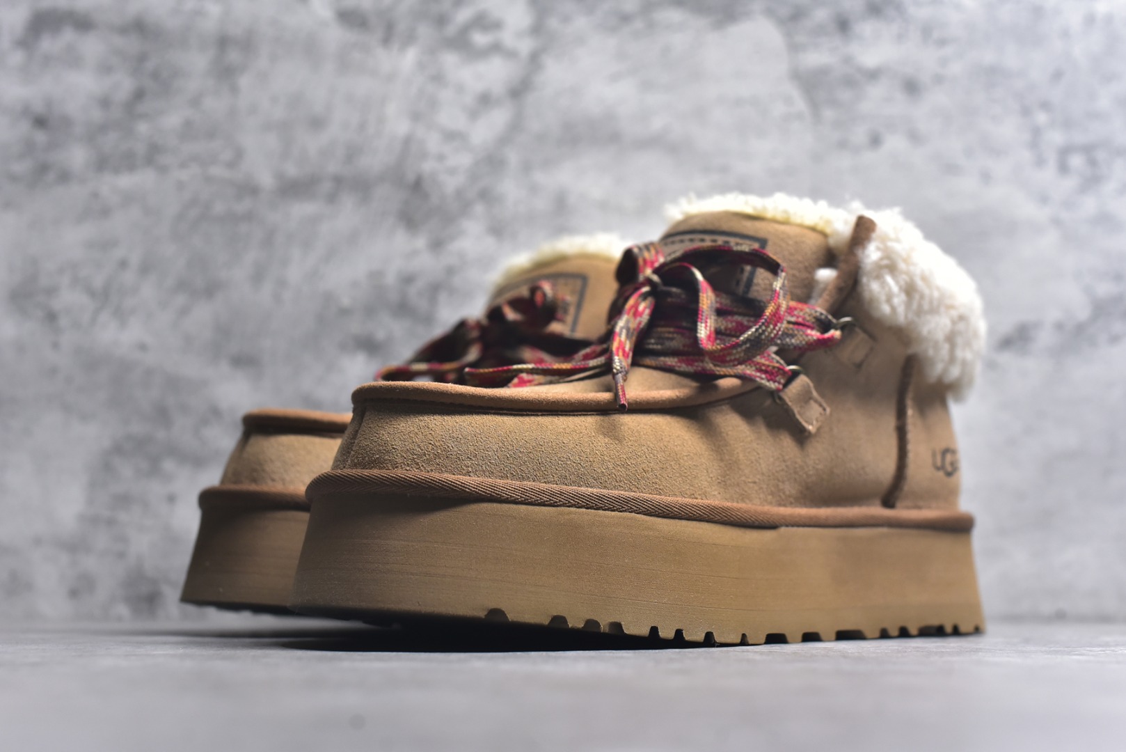 图片[2]-#X1 全网最齐 ugg 130个配色 市面顶级版本 UGG 芙卡拉 3cm厚底 雪地靴女款 广州外贸大厂生产 鞋头到鞋垫真羊皮毛一体 独立外盒包装 芯片 带防水工艺 区别市面任何版本 独立原版开发大底 羊绒鞋垫 冬季保暖外出 家居都是很适合的选择 近年uug推出款式系列 局部偏向年轻消费者喜好 也走到时尚潮流穿搭的前沿 鞋身材质 防泼水涂层翻毛皮鞋面 17毫米UGGPURE™植入式羊毛内底 轻便防滑舒适橡胶外底 带有品牌LOGO商标 带全套包装 尺码： 35 36 37 38 39 40-选品中心