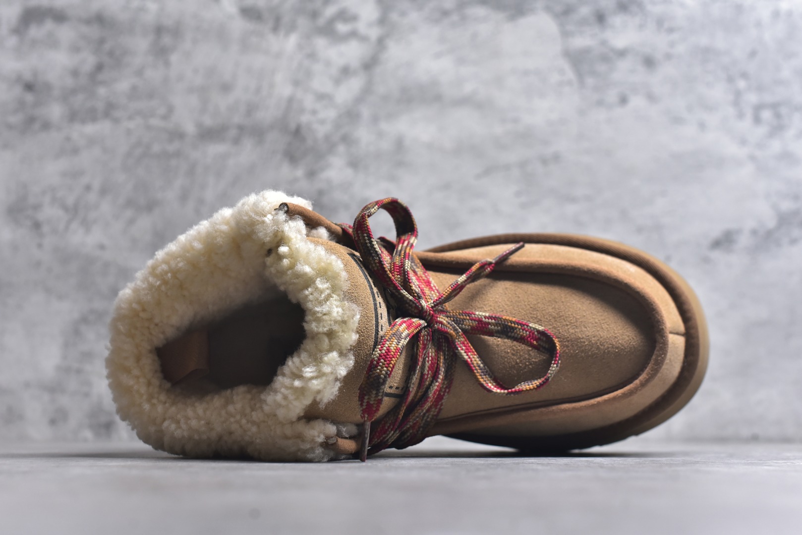 图片[4]-#X1 全网最齐 ugg 130个配色 市面顶级版本 UGG 芙卡拉 3cm厚底 雪地靴女款 广州外贸大厂生产 鞋头到鞋垫真羊皮毛一体 独立外盒包装 芯片 带防水工艺 区别市面任何版本 独立原版开发大底 羊绒鞋垫 冬季保暖外出 家居都是很适合的选择 近年uug推出款式系列 局部偏向年轻消费者喜好 也走到时尚潮流穿搭的前沿 鞋身材质 防泼水涂层翻毛皮鞋面 17毫米UGGPURE™植入式羊毛内底 轻便防滑舒适橡胶外底 带有品牌LOGO商标 带全套包装 尺码： 35 36 37 38 39 40-选品中心