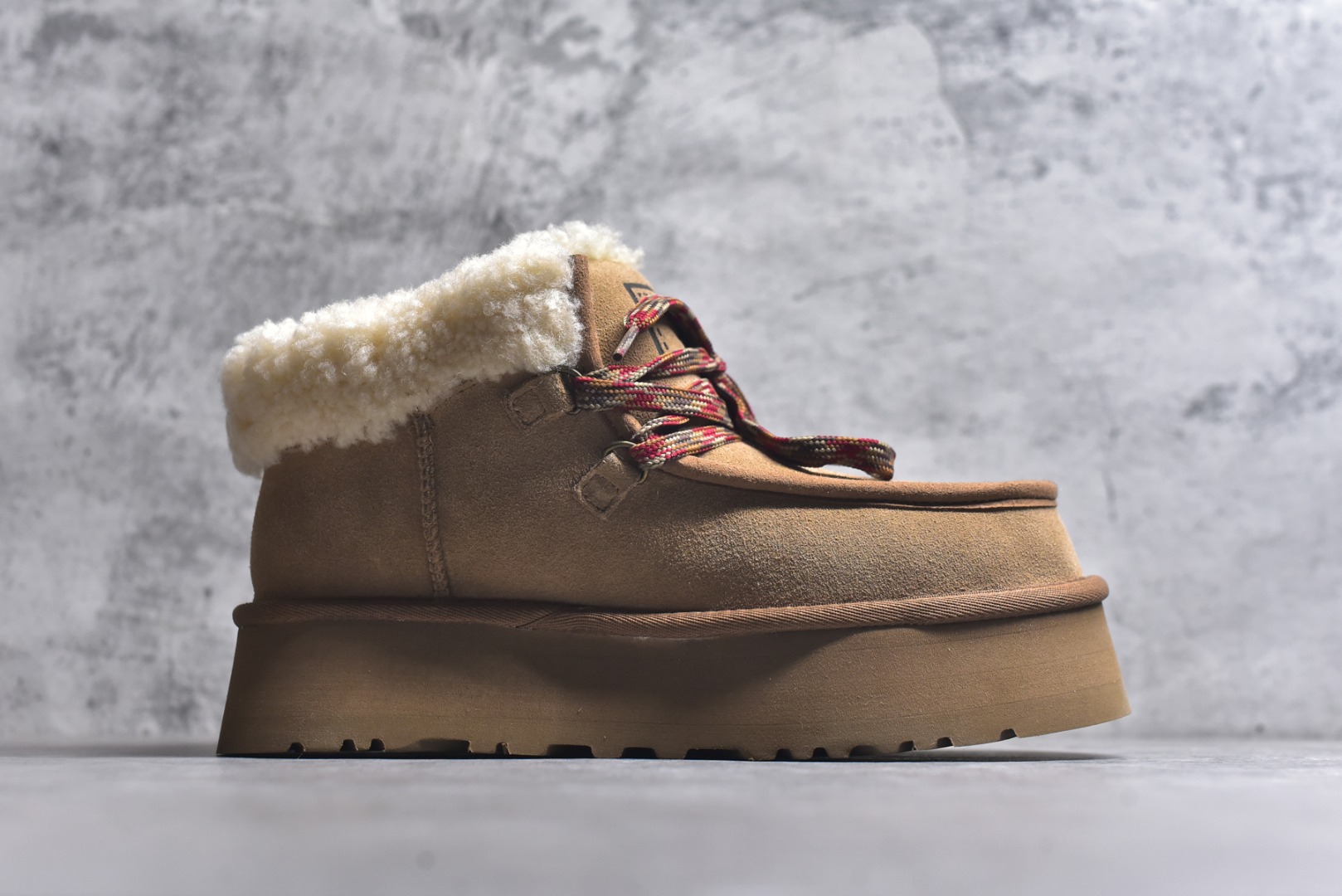 图片[3]-#X1 全网最齐 ugg 130个配色 市面顶级版本 UGG 芙卡拉 3cm厚底 雪地靴女款 广州外贸大厂生产 鞋头到鞋垫真羊皮毛一体 独立外盒包装 芯片 带防水工艺 区别市面任何版本 独立原版开发大底 羊绒鞋垫 冬季保暖外出 家居都是很适合的选择 近年uug推出款式系列 局部偏向年轻消费者喜好 也走到时尚潮流穿搭的前沿 鞋身材质 防泼水涂层翻毛皮鞋面 17毫米UGGPURE™植入式羊毛内底 轻便防滑舒适橡胶外底 带有品牌LOGO商标 带全套包装 尺码： 35 36 37 38 39 40-选品中心