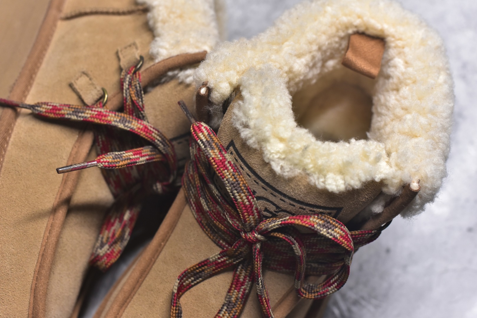 图片[9]-#X1 全网最齐 ugg 130个配色 市面顶级版本 UGG 芙卡拉 3cm厚底 雪地靴女款 广州外贸大厂生产 鞋头到鞋垫真羊皮毛一体 独立外盒包装 芯片 带防水工艺 区别市面任何版本 独立原版开发大底 羊绒鞋垫 冬季保暖外出 家居都是很适合的选择 近年uug推出款式系列 局部偏向年轻消费者喜好 也走到时尚潮流穿搭的前沿 鞋身材质 防泼水涂层翻毛皮鞋面 17毫米UGGPURE™植入式羊毛内底 轻便防滑舒适橡胶外底 带有品牌LOGO商标 带全套包装 尺码： 35 36 37 38 39 40-选品中心