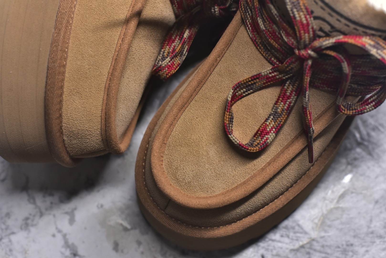 图片[8]-#X1 全网最齐 ugg 130个配色 市面顶级版本 UGG 芙卡拉 3cm厚底 雪地靴女款 广州外贸大厂生产 鞋头到鞋垫真羊皮毛一体 独立外盒包装 芯片 带防水工艺 区别市面任何版本 独立原版开发大底 羊绒鞋垫 冬季保暖外出 家居都是很适合的选择 近年uug推出款式系列 局部偏向年轻消费者喜好 也走到时尚潮流穿搭的前沿 鞋身材质 防泼水涂层翻毛皮鞋面 17毫米UGGPURE™植入式羊毛内底 轻便防滑舒适橡胶外底 带有品牌LOGO商标 带全套包装 尺码： 35 36 37 38 39 40-选品中心