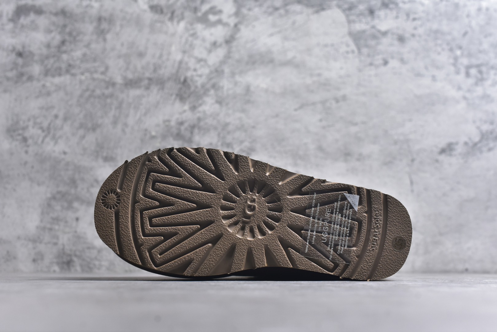 图片[6]-#X1全网热卖款最齐 UGG 130个配色 市面顶级版本 UGG 圆头搭扣 3.5cm厚底 雪地靴女款 广州外贸大厂生产 鞋头到鞋垫真羊皮毛一体 独立外盒包装 芯片 带防水工艺 区别市面任何版本 独立原版开发大底 羊绒鞋垫 冬季保暖外出 家居都是很适合的选择 近年uug推出款式系列 局部偏向年轻消费者喜好 也走到时尚潮流穿搭的前沿 鞋身材质 防泼水涂层翻毛皮鞋面 17毫米UGGPURE™植入式羊毛内底 轻便防滑舒适橡胶外底 带有品牌LOGO商标 带全套包装 尺码： 35 36 37 38 39 40-选品中心