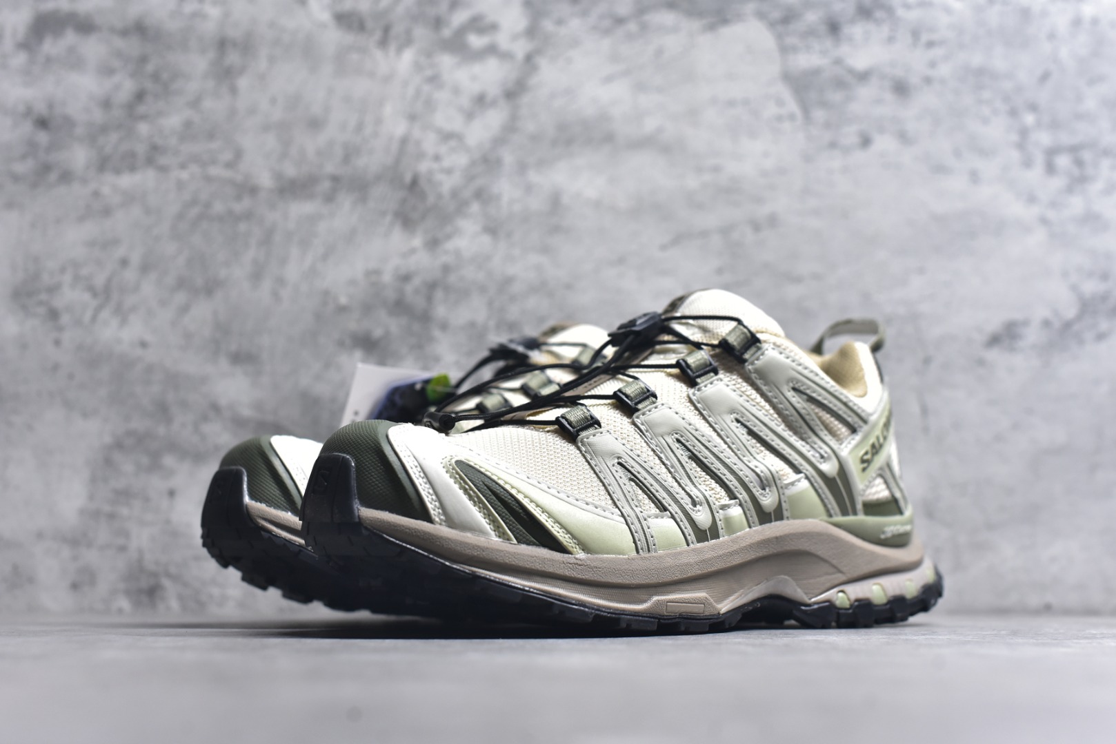 图片[2]-#Salomon XA PRO 3D 萨洛蒙户外越野跑鞋 鞋面采用SENSIFIT贴合技术 全方位贴合包裹脚型 鞋跟部鞋底牵引设计 提供强大的抓地性能 更适应野外崎岖不平的道路 其3D ADVANCED CHASSIS底盘 材料轻量大化 钉齿设计更具稳定性、防护性 鞋底易磨损区运用CONTAGRIP高耐磨材料 应对城市硬质路面长距离跑考验 尺码：36-45-选品中心