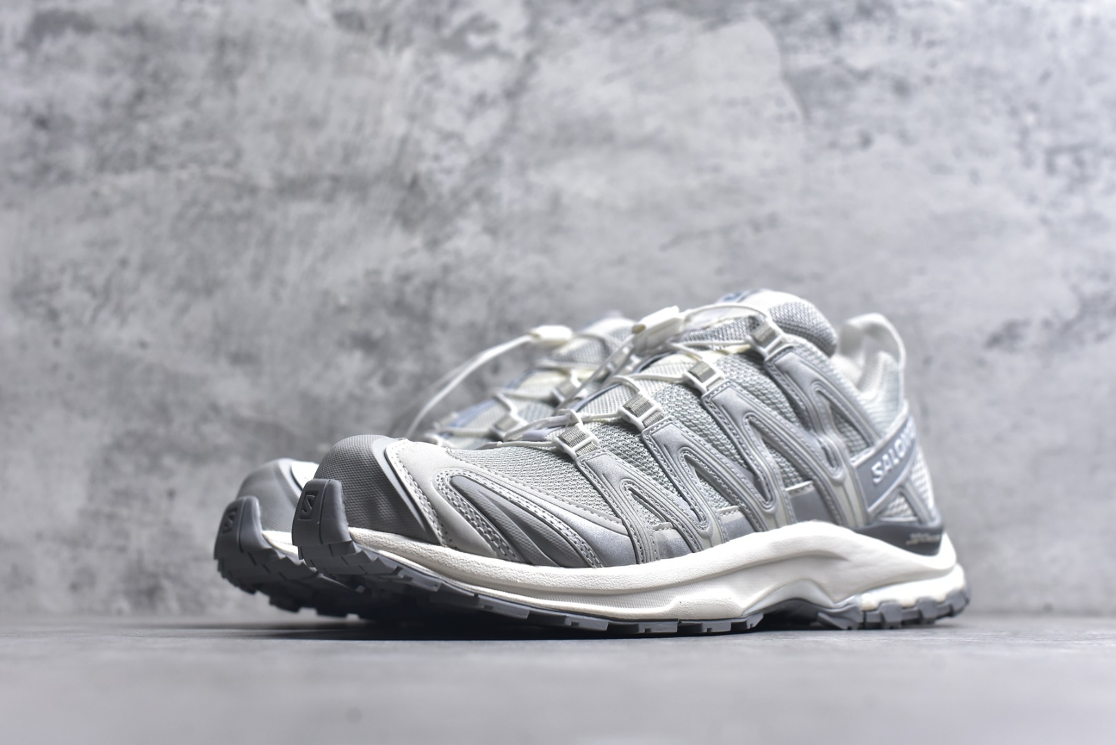 图片[2]-#Salomon XA PRO 3D 萨洛蒙户外越野跑鞋 鞋面采用SENSIFIT贴合技术 全方位贴合包裹脚型 鞋跟部鞋底牵引设计 提供强大的抓地性能 更适应野外崎岖不平的道路 其3D ADVANCED CHASSIS底盘 材料轻量大化 钉齿设计更具稳定性、防护性 鞋底易磨损区运用CONTAGRIP高耐磨材料 应对城市硬质路面长距离跑考验 尺码：36-45-选品中心