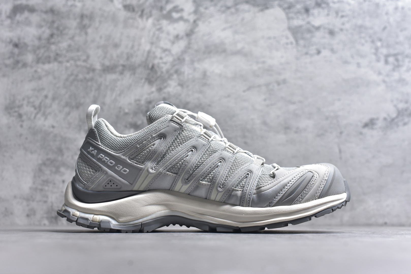 图片[3]-#Salomon XA PRO 3D 萨洛蒙户外越野跑鞋 鞋面采用SENSIFIT贴合技术 全方位贴合包裹脚型 鞋跟部鞋底牵引设计 提供强大的抓地性能 更适应野外崎岖不平的道路 其3D ADVANCED CHASSIS底盘 材料轻量大化 钉齿设计更具稳定性、防护性 鞋底易磨损区运用CONTAGRIP高耐磨材料 应对城市硬质路面长距离跑考验 尺码：36-45-选品中心