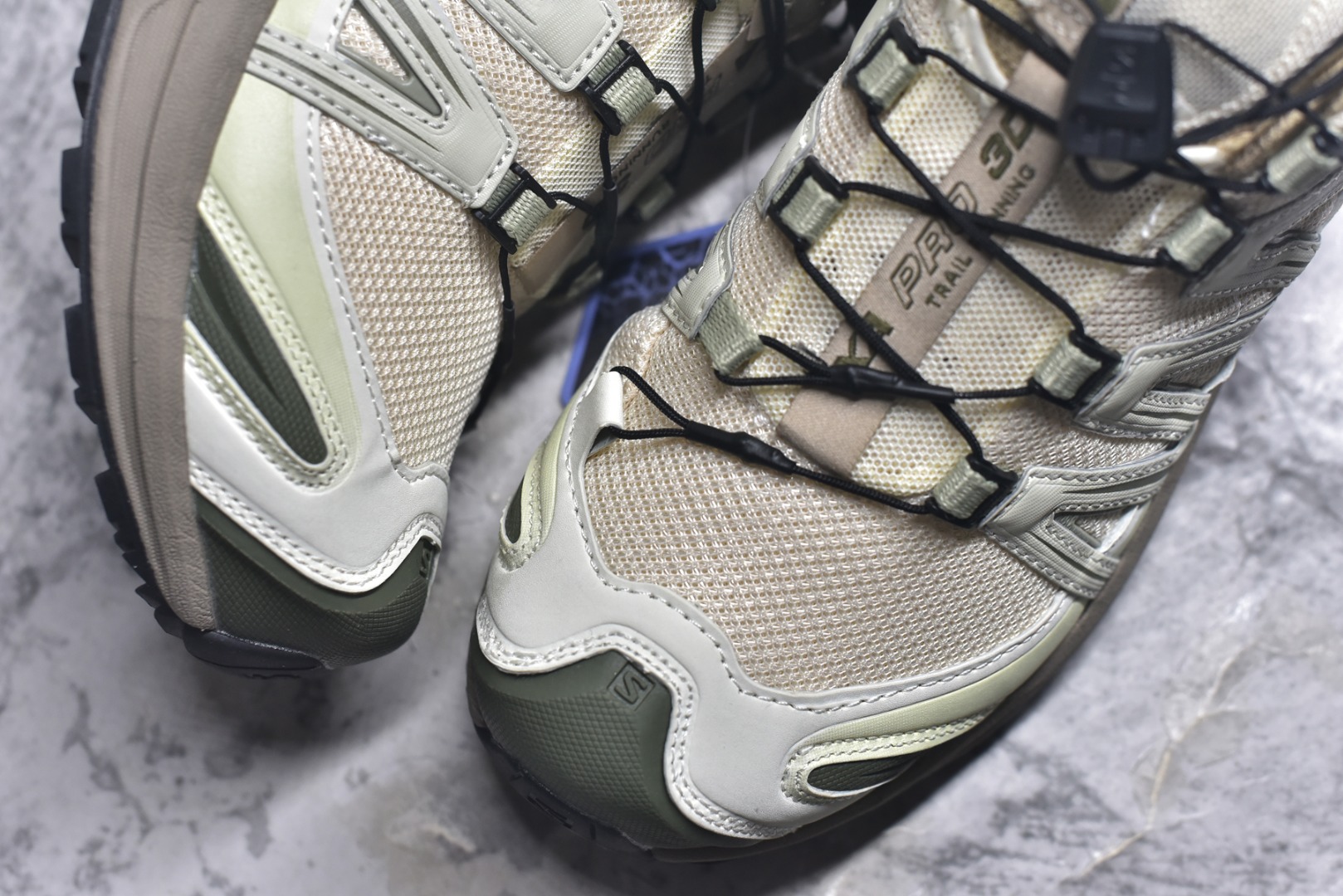 图片[8]-#Salomon XA PRO 3D 萨洛蒙户外越野跑鞋 鞋面采用SENSIFIT贴合技术 全方位贴合包裹脚型 鞋跟部鞋底牵引设计 提供强大的抓地性能 更适应野外崎岖不平的道路 其3D ADVANCED CHASSIS底盘 材料轻量大化 钉齿设计更具稳定性、防护性 鞋底易磨损区运用CONTAGRIP高耐磨材料 应对城市硬质路面长距离跑考验 尺码：36-45-选品中心