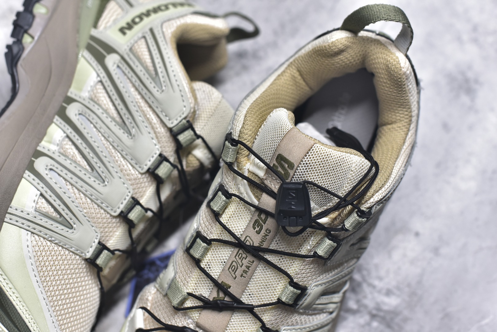 图片[9]-#Salomon XA PRO 3D 萨洛蒙户外越野跑鞋 鞋面采用SENSIFIT贴合技术 全方位贴合包裹脚型 鞋跟部鞋底牵引设计 提供强大的抓地性能 更适应野外崎岖不平的道路 其3D ADVANCED CHASSIS底盘 材料轻量大化 钉齿设计更具稳定性、防护性 鞋底易磨损区运用CONTAGRIP高耐磨材料 应对城市硬质路面长距离跑考验 尺码：36-45-选品中心