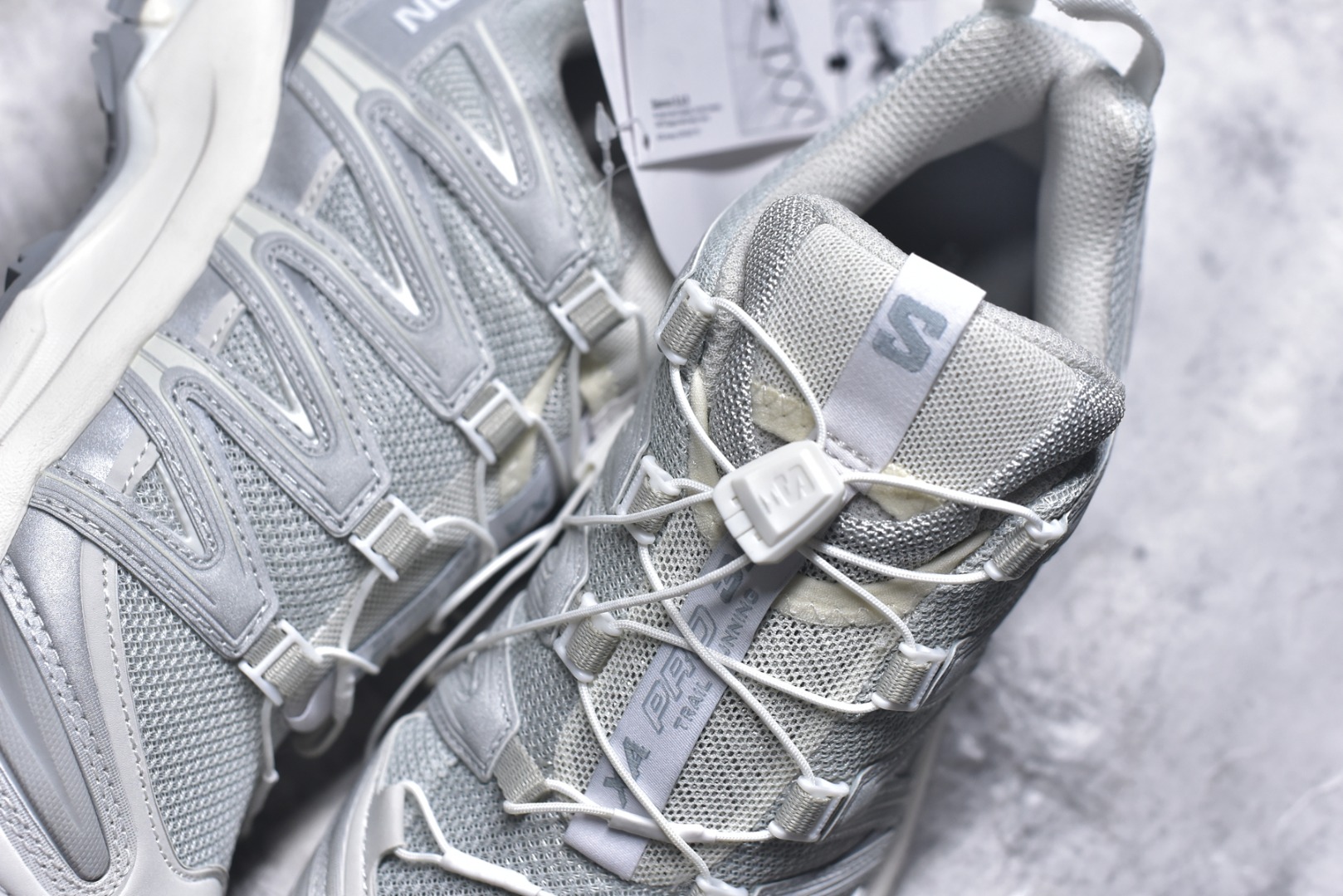 图片[9]-#Salomon XA PRO 3D 萨洛蒙户外越野跑鞋 鞋面采用SENSIFIT贴合技术 全方位贴合包裹脚型 鞋跟部鞋底牵引设计 提供强大的抓地性能 更适应野外崎岖不平的道路 其3D ADVANCED CHASSIS底盘 材料轻量大化 钉齿设计更具稳定性、防护性 鞋底易磨损区运用CONTAGRIP高耐磨材料 应对城市硬质路面长距离跑考验 尺码：36-45-选品中心