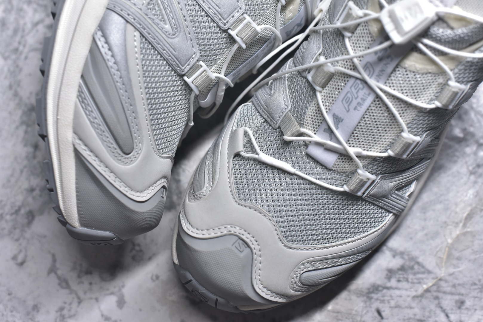 图片[8]-#Salomon XA PRO 3D 萨洛蒙户外越野跑鞋 鞋面采用SENSIFIT贴合技术 全方位贴合包裹脚型 鞋跟部鞋底牵引设计 提供强大的抓地性能 更适应野外崎岖不平的道路 其3D ADVANCED CHASSIS底盘 材料轻量大化 钉齿设计更具稳定性、防护性 鞋底易磨损区运用CONTAGRIP高耐磨材料 应对城市硬质路面长距离跑考验 尺码：36-45-选品中心