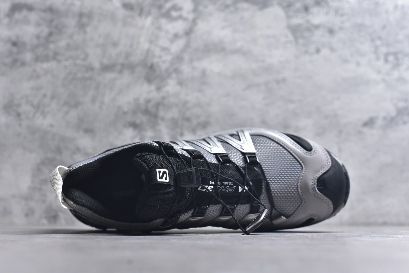 图片[4]-#Salomon XA PRO 3D 萨洛蒙户外越野跑鞋 鞋面采用SENSIFIT贴合技术 全方位贴合包裹脚型 鞋跟部鞋底牵引设计 提供强大的抓地性能 更适应野外崎岖不平的道路 其3D ADVANCED CHASSIS底盘 材料轻量大化 钉齿设计更具稳定性、防护性 鞋底易磨损区运用CONTAGRIP高耐磨材料 应对城市硬质路面长距离跑考验 尺码：36-45-选品中心