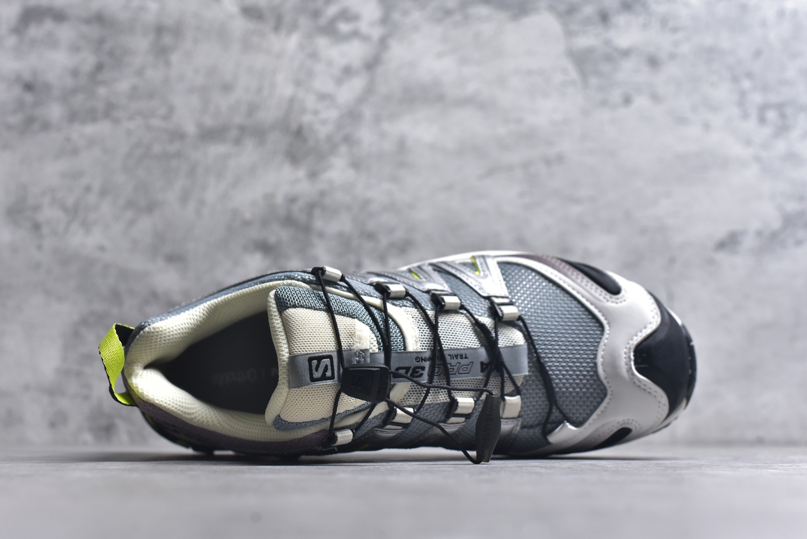 图片[4]-#Salomon XA PRO 3D 萨洛蒙户外越野跑鞋 鞋面采用SENSIFIT贴合技术 全方位贴合包裹脚型 鞋跟部鞋底牵引设计 提供强大的抓地性能 更适应野外崎岖不平的道路 其3D ADVANCED CHASSIS底盘 材料轻量大化 钉齿设计更具稳定性、防护性 鞋底易磨损区运用CONTAGRIP高耐磨材料 应对城市硬质路面长距离跑考验 尺码：36-45-选品中心