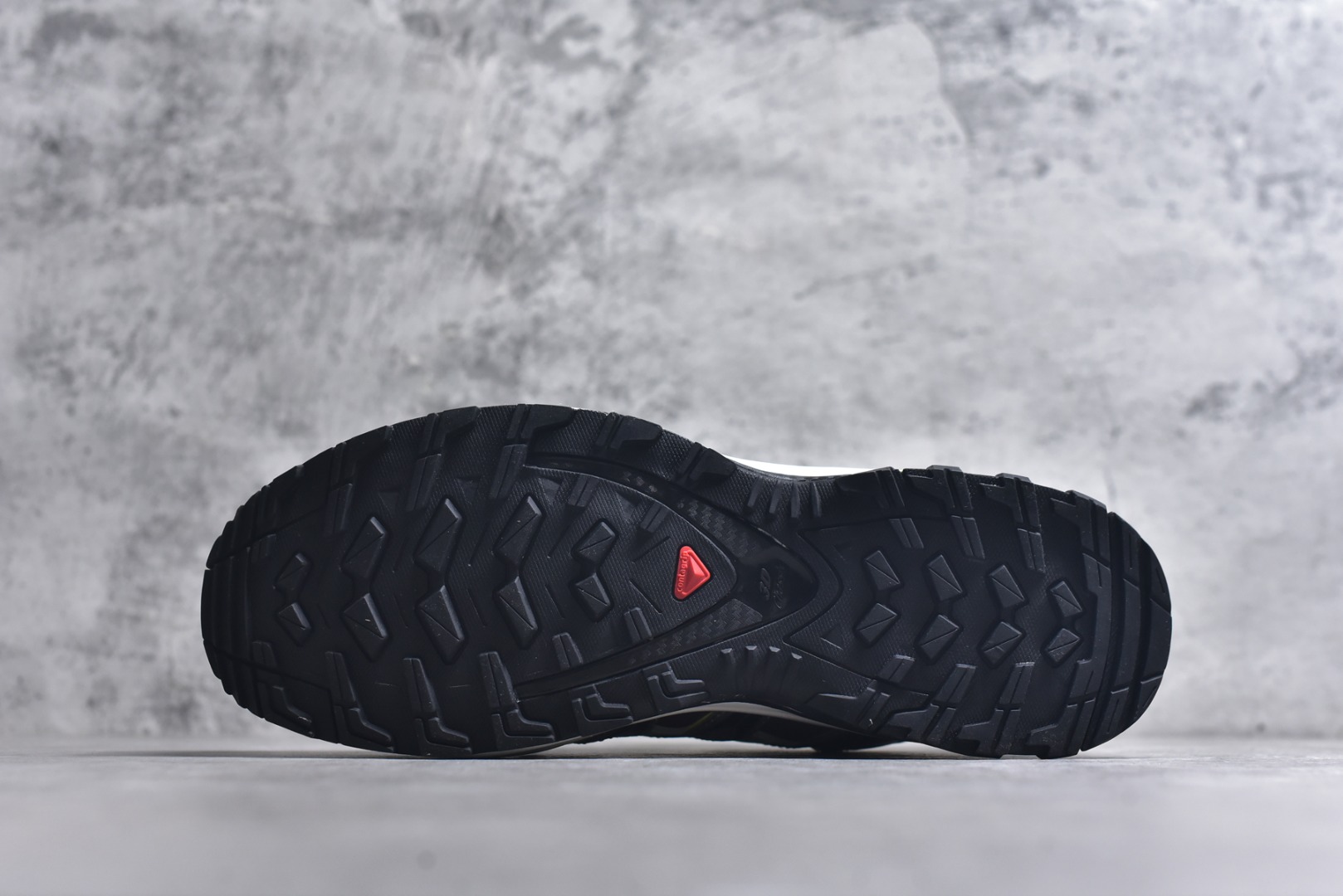 图片[6]-#Salomon XA PRO 3D 萨洛蒙户外越野跑鞋 鞋面采用SENSIFIT贴合技术 全方位贴合包裹脚型 鞋跟部鞋底牵引设计 提供强大的抓地性能 更适应野外崎岖不平的道路 其3D ADVANCED CHASSIS底盘 材料轻量大化 钉齿设计更具稳定性、防护性 鞋底易磨损区运用CONTAGRIP高耐磨材料 应对城市硬质路面长距离跑考验 尺码：36-45-选品中心