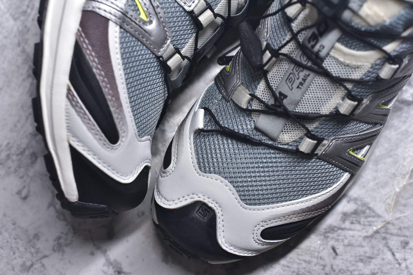 图片[8]-#Salomon XA PRO 3D 萨洛蒙户外越野跑鞋 鞋面采用SENSIFIT贴合技术 全方位贴合包裹脚型 鞋跟部鞋底牵引设计 提供强大的抓地性能 更适应野外崎岖不平的道路 其3D ADVANCED CHASSIS底盘 材料轻量大化 钉齿设计更具稳定性、防护性 鞋底易磨损区运用CONTAGRIP高耐磨材料 应对城市硬质路面长距离跑考验 尺码：36-45-选品中心