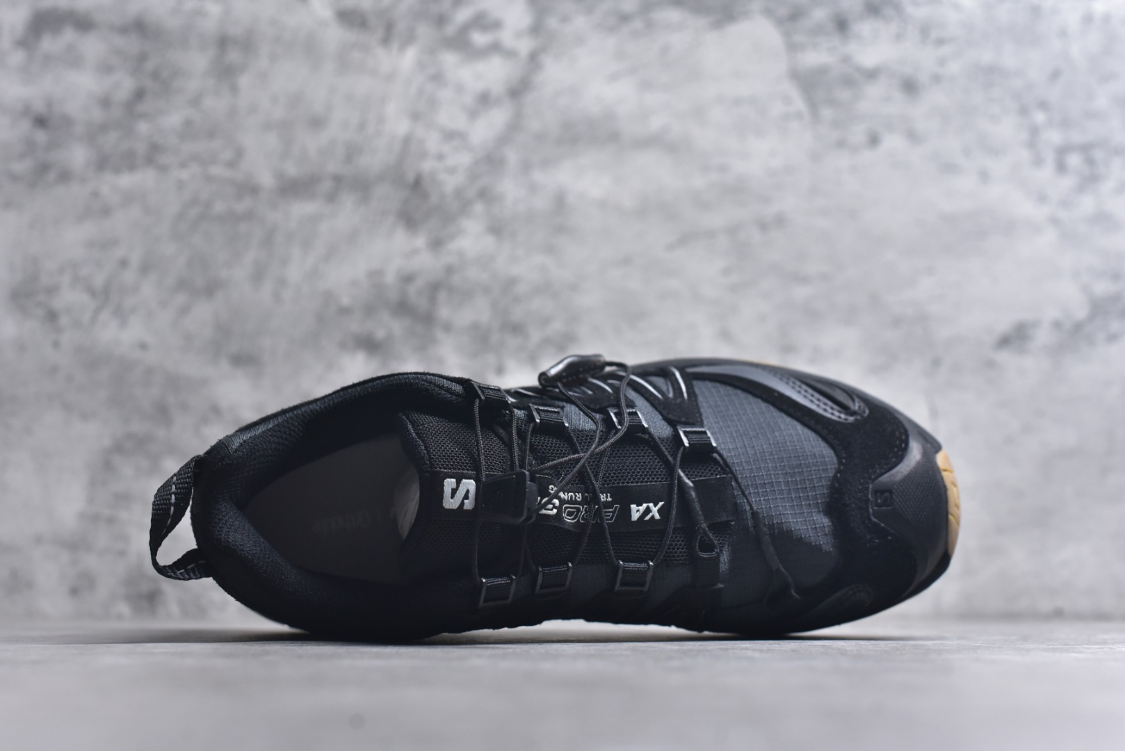 图片[4]-#Salomon XA PRO 3D 萨洛蒙户外越野跑鞋 鞋面采用SENSIFIT贴合技术 全方位贴合包裹脚型 鞋跟部鞋底牵引设计 提供强大的抓地性能 更适应野外崎岖不平的道路 其3D ADVANCED CHASSIS底盘 材料轻量大化 钉齿设计更具稳定性、防护性 鞋底易磨损区运用CONTAGRIP高耐磨材料 应对城市硬质路面长距离跑考验 尺码：36-45-选品中心