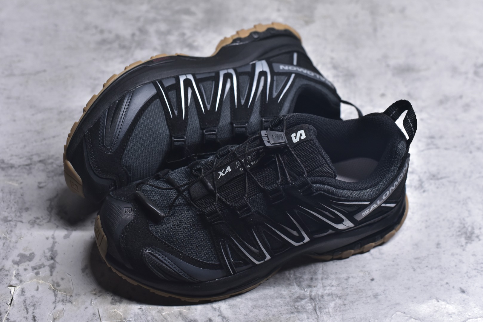 图片[7]-#Salomon XA PRO 3D 萨洛蒙户外越野跑鞋 鞋面采用SENSIFIT贴合技术 全方位贴合包裹脚型 鞋跟部鞋底牵引设计 提供强大的抓地性能 更适应野外崎岖不平的道路 其3D ADVANCED CHASSIS底盘 材料轻量大化 钉齿设计更具稳定性、防护性 鞋底易磨损区运用CONTAGRIP高耐磨材料 应对城市硬质路面长距离跑考验 尺码：36-45-选品中心