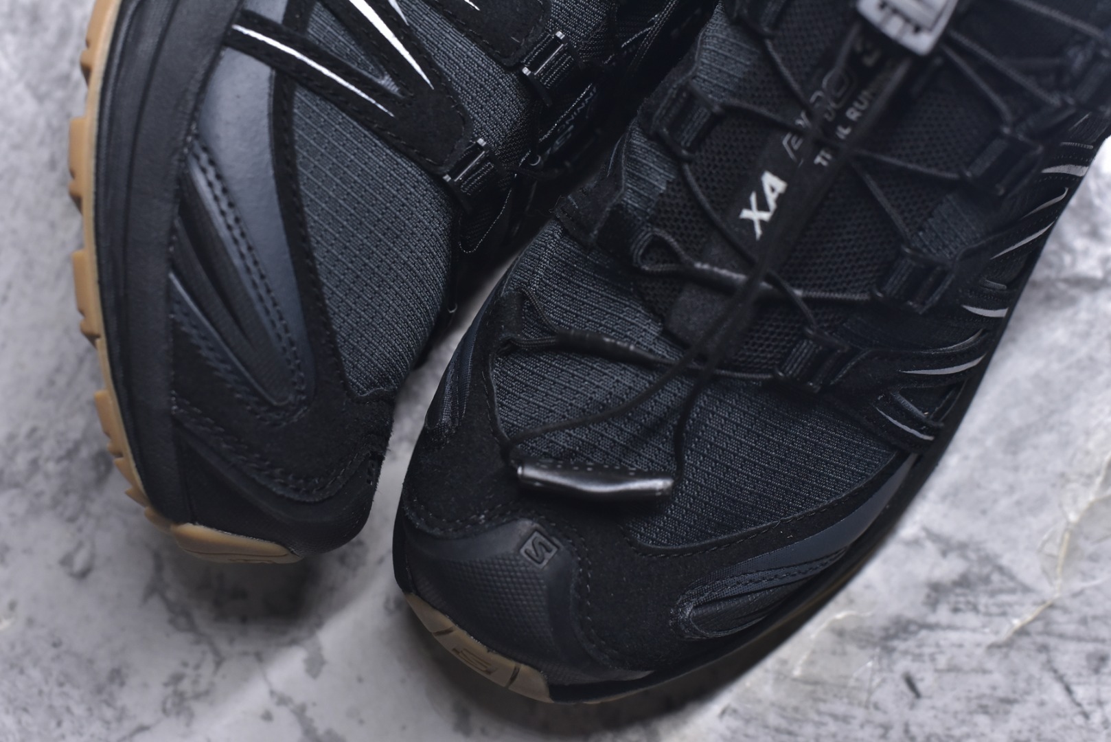 图片[8]-#Salomon XA PRO 3D 萨洛蒙户外越野跑鞋 鞋面采用SENSIFIT贴合技术 全方位贴合包裹脚型 鞋跟部鞋底牵引设计 提供强大的抓地性能 更适应野外崎岖不平的道路 其3D ADVANCED CHASSIS底盘 材料轻量大化 钉齿设计更具稳定性、防护性 鞋底易磨损区运用CONTAGRIP高耐磨材料 应对城市硬质路面长距离跑考验 尺码：36-45-选品中心