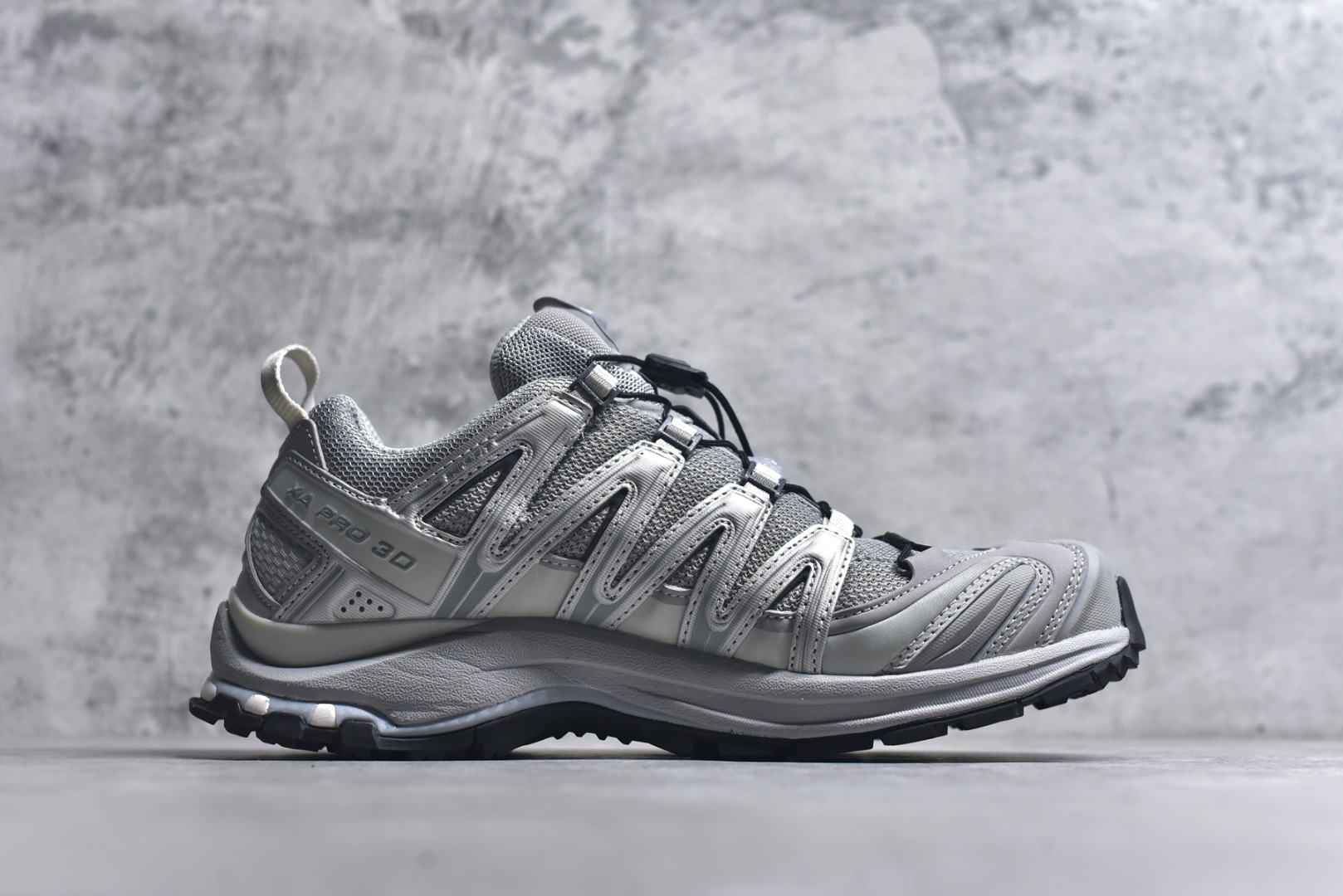 图片[3]-#Salomon XA PRO 3D 萨洛蒙户外越野跑鞋 鞋面采用SENSIFIT贴合技术 全方位贴合包裹脚型 鞋跟部鞋底牵引设计 提供强大的抓地性能 更适应野外崎岖不平的道路 其3D ADVANCED CHASSIS底盘 材料轻量大化 钉齿设计更具稳定性、防护性 鞋底易磨损区运用CONTAGRIP高耐磨材料 应对城市硬质路面长距离跑考验 尺码：36-45-选品中心