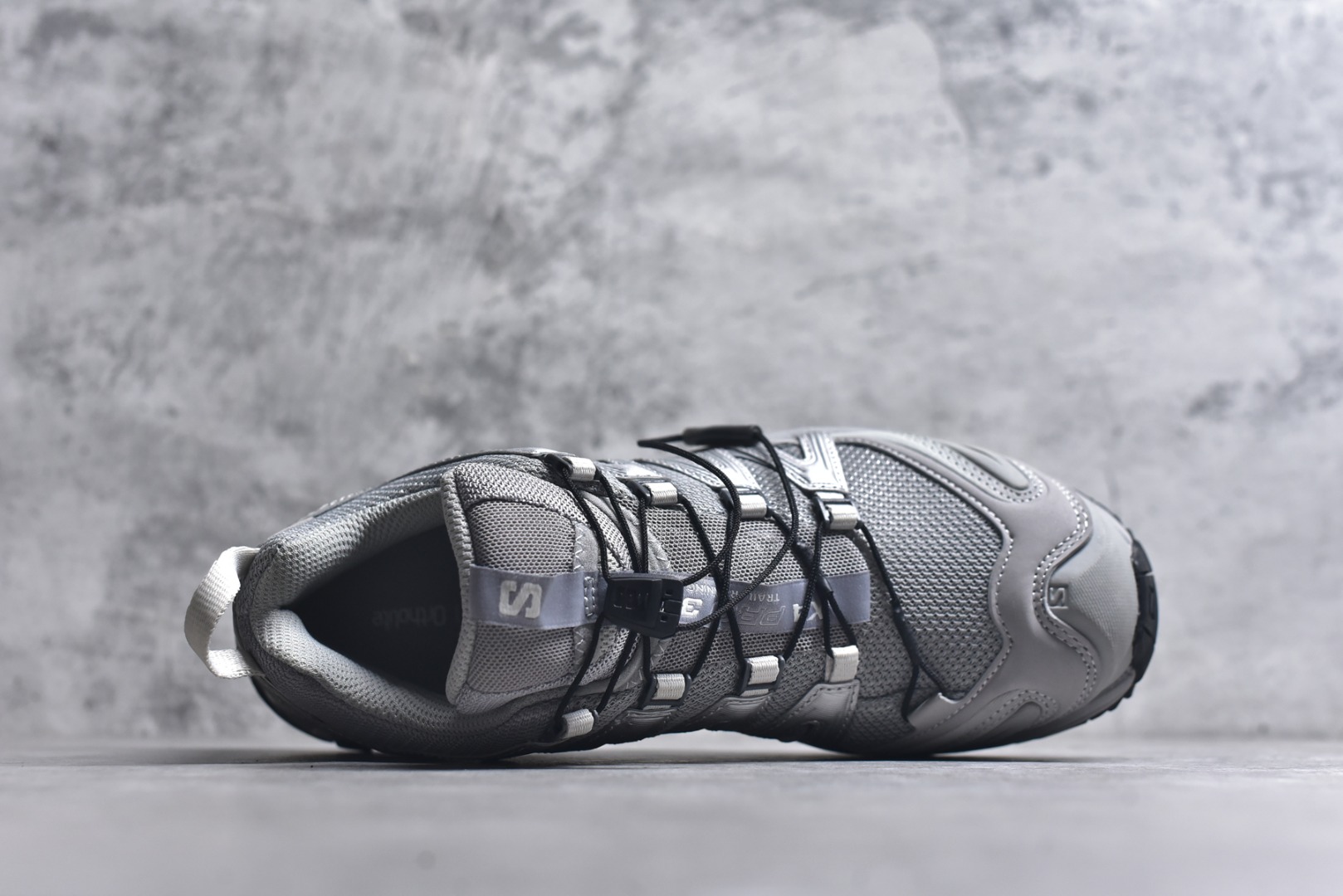 图片[4]-#Salomon XA PRO 3D 萨洛蒙户外越野跑鞋 鞋面采用SENSIFIT贴合技术 全方位贴合包裹脚型 鞋跟部鞋底牵引设计 提供强大的抓地性能 更适应野外崎岖不平的道路 其3D ADVANCED CHASSIS底盘 材料轻量大化 钉齿设计更具稳定性、防护性 鞋底易磨损区运用CONTAGRIP高耐磨材料 应对城市硬质路面长距离跑考验 尺码：36-45-选品中心