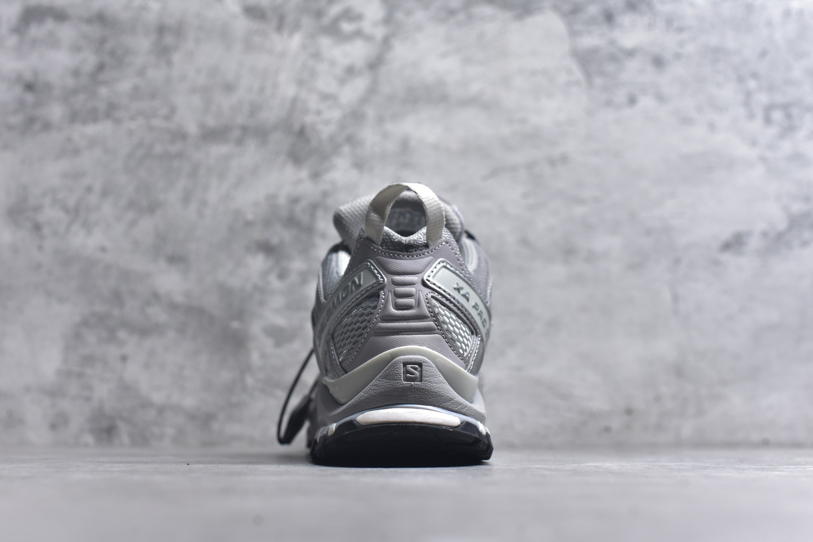 图片[5]-#Salomon XA PRO 3D 萨洛蒙户外越野跑鞋 鞋面采用SENSIFIT贴合技术 全方位贴合包裹脚型 鞋跟部鞋底牵引设计 提供强大的抓地性能 更适应野外崎岖不平的道路 其3D ADVANCED CHASSIS底盘 材料轻量大化 钉齿设计更具稳定性、防护性 鞋底易磨损区运用CONTAGRIP高耐磨材料 应对城市硬质路面长距离跑考验 尺码：36-45-选品中心