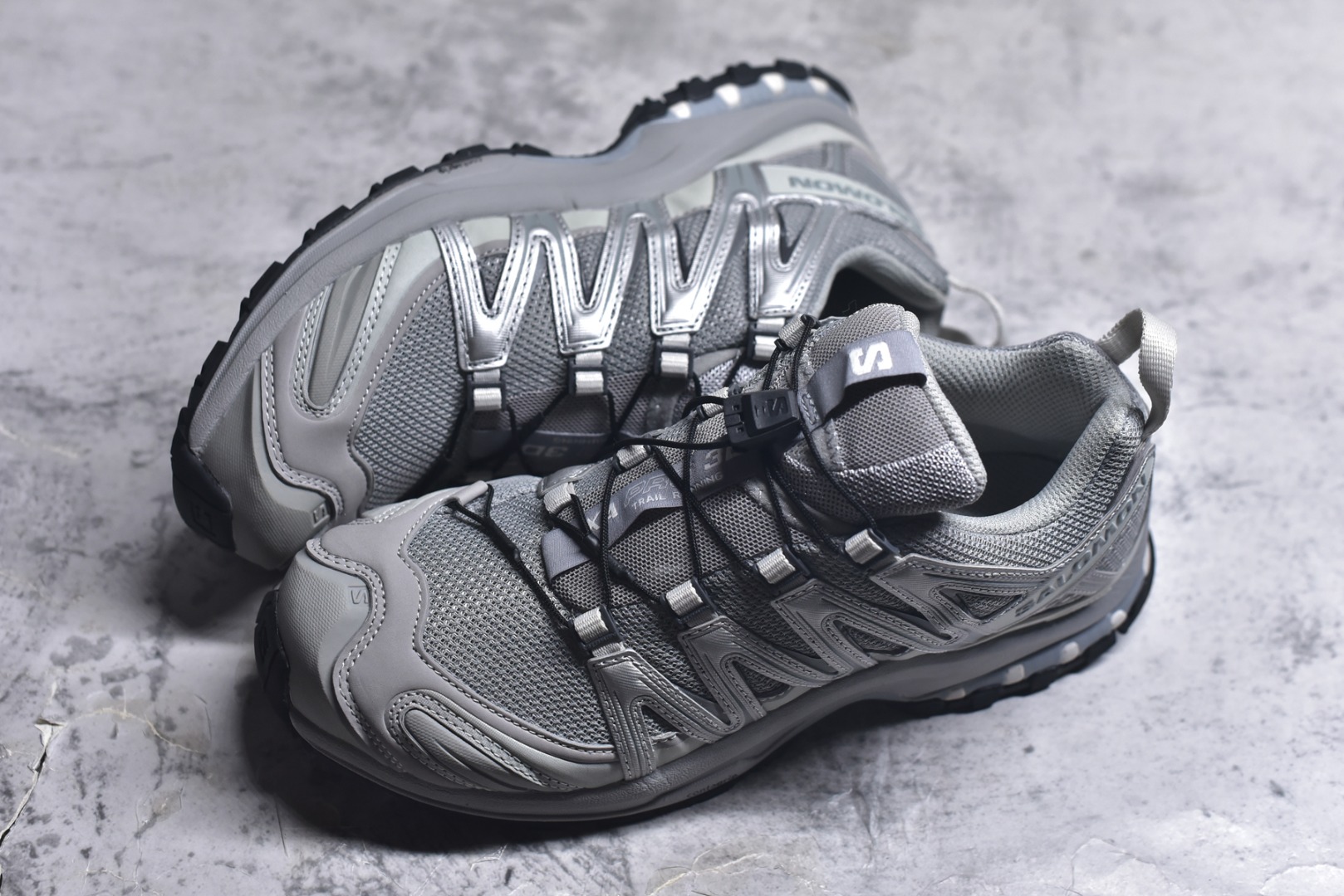 图片[7]-#Salomon XA PRO 3D 萨洛蒙户外越野跑鞋 鞋面采用SENSIFIT贴合技术 全方位贴合包裹脚型 鞋跟部鞋底牵引设计 提供强大的抓地性能 更适应野外崎岖不平的道路 其3D ADVANCED CHASSIS底盘 材料轻量大化 钉齿设计更具稳定性、防护性 鞋底易磨损区运用CONTAGRIP高耐磨材料 应对城市硬质路面长距离跑考验 尺码：36-45-选品中心