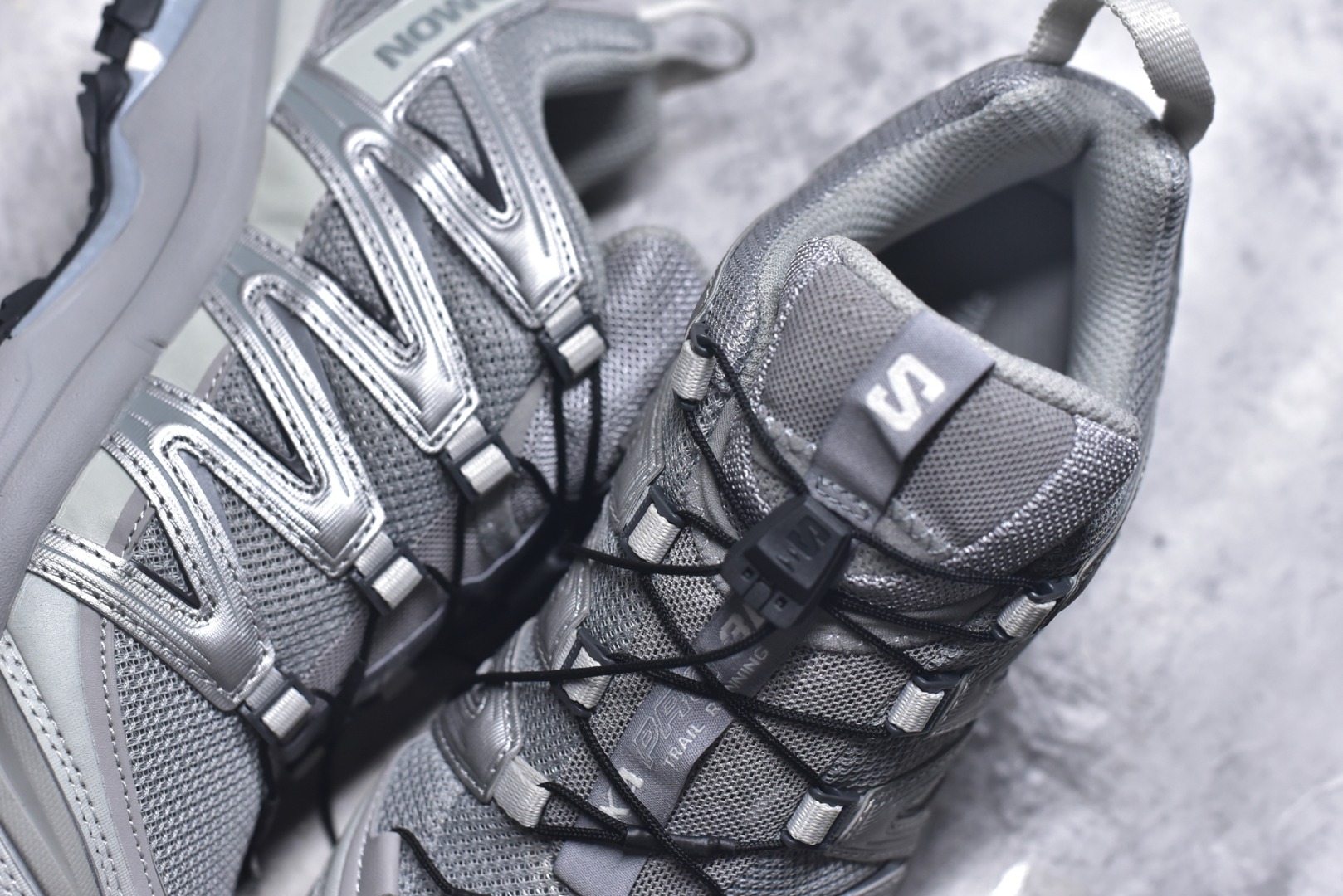 图片[9]-#Salomon XA PRO 3D 萨洛蒙户外越野跑鞋 鞋面采用SENSIFIT贴合技术 全方位贴合包裹脚型 鞋跟部鞋底牵引设计 提供强大的抓地性能 更适应野外崎岖不平的道路 其3D ADVANCED CHASSIS底盘 材料轻量大化 钉齿设计更具稳定性、防护性 鞋底易磨损区运用CONTAGRIP高耐磨材料 应对城市硬质路面长距离跑考验 尺码：36-45-选品中心