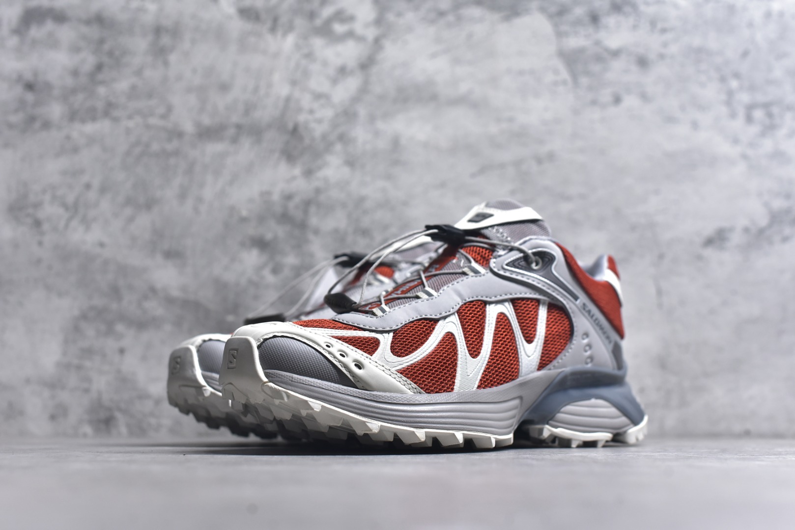 图片[2]-#Salomon XA PRO 3D 萨洛蒙户外越野跑鞋 鞋面采用SENSIFIT贴合技术 全方位贴合包裹脚型 鞋跟部鞋底牵引设计 提供强大的抓地性能 更适应野外崎岖不平的道路 其3D ADVANCED CHASSIS底盘 材料轻量大化 钉齿设计更具稳定性、防护性 鞋底易磨损区运用CONTAGRIP高耐磨材料 应对城市硬质路面长距离跑考验 尺码：36-45-选品中心