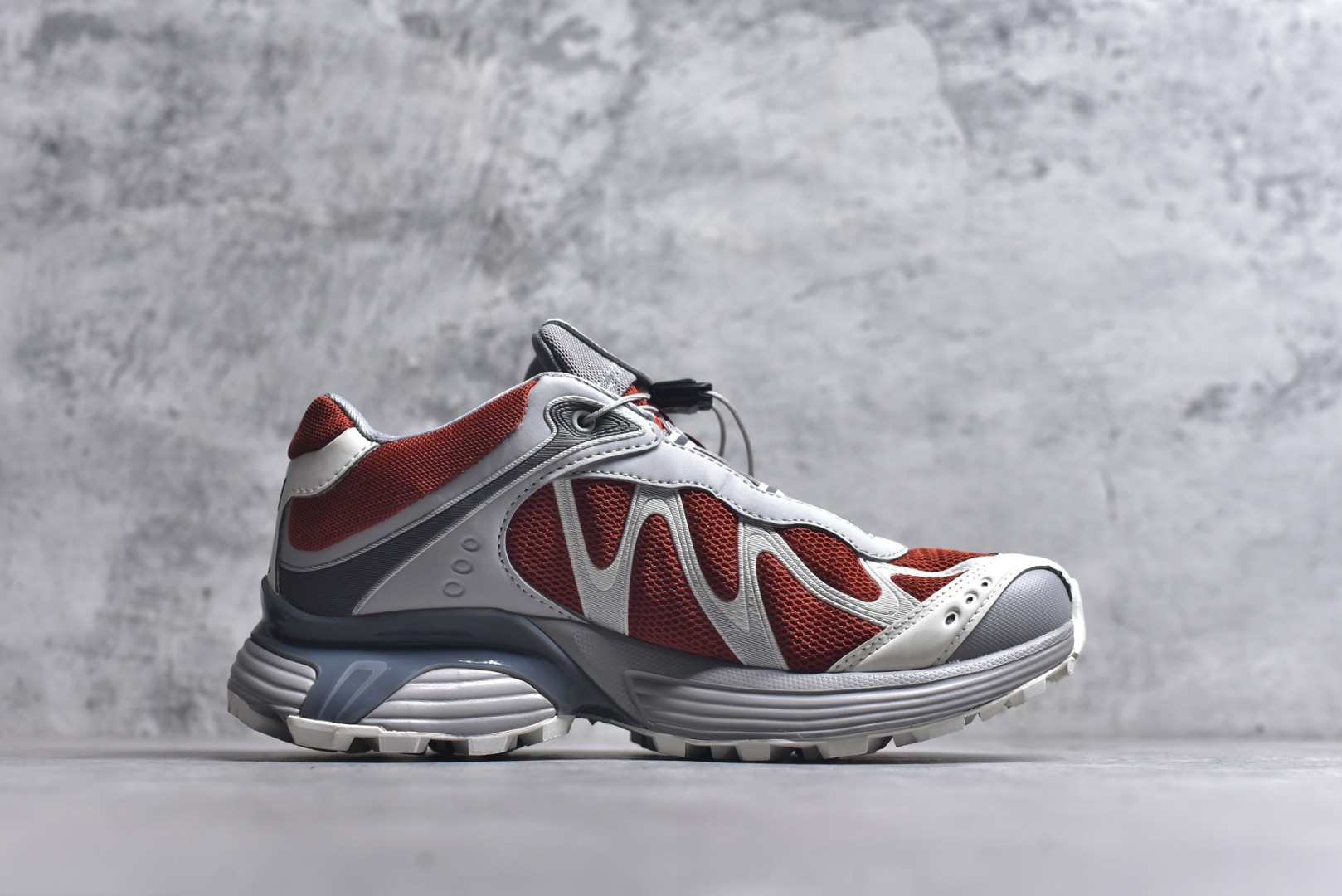 图片[3]-#Salomon XA PRO 3D 萨洛蒙户外越野跑鞋 鞋面采用SENSIFIT贴合技术 全方位贴合包裹脚型 鞋跟部鞋底牵引设计 提供强大的抓地性能 更适应野外崎岖不平的道路 其3D ADVANCED CHASSIS底盘 材料轻量大化 钉齿设计更具稳定性、防护性 鞋底易磨损区运用CONTAGRIP高耐磨材料 应对城市硬质路面长距离跑考验 尺码：36-45-选品中心