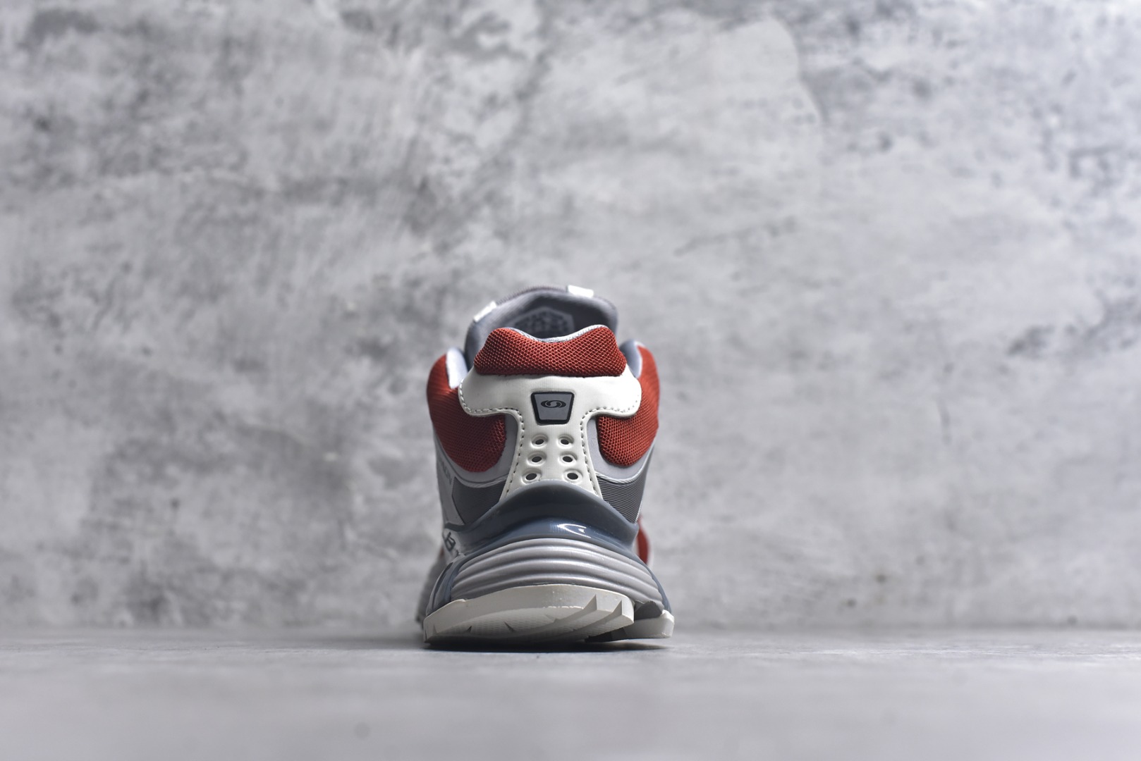 图片[5]-#Salomon XA PRO 3D 萨洛蒙户外越野跑鞋 鞋面采用SENSIFIT贴合技术 全方位贴合包裹脚型 鞋跟部鞋底牵引设计 提供强大的抓地性能 更适应野外崎岖不平的道路 其3D ADVANCED CHASSIS底盘 材料轻量大化 钉齿设计更具稳定性、防护性 鞋底易磨损区运用CONTAGRIP高耐磨材料 应对城市硬质路面长距离跑考验 尺码：36-45-选品中心