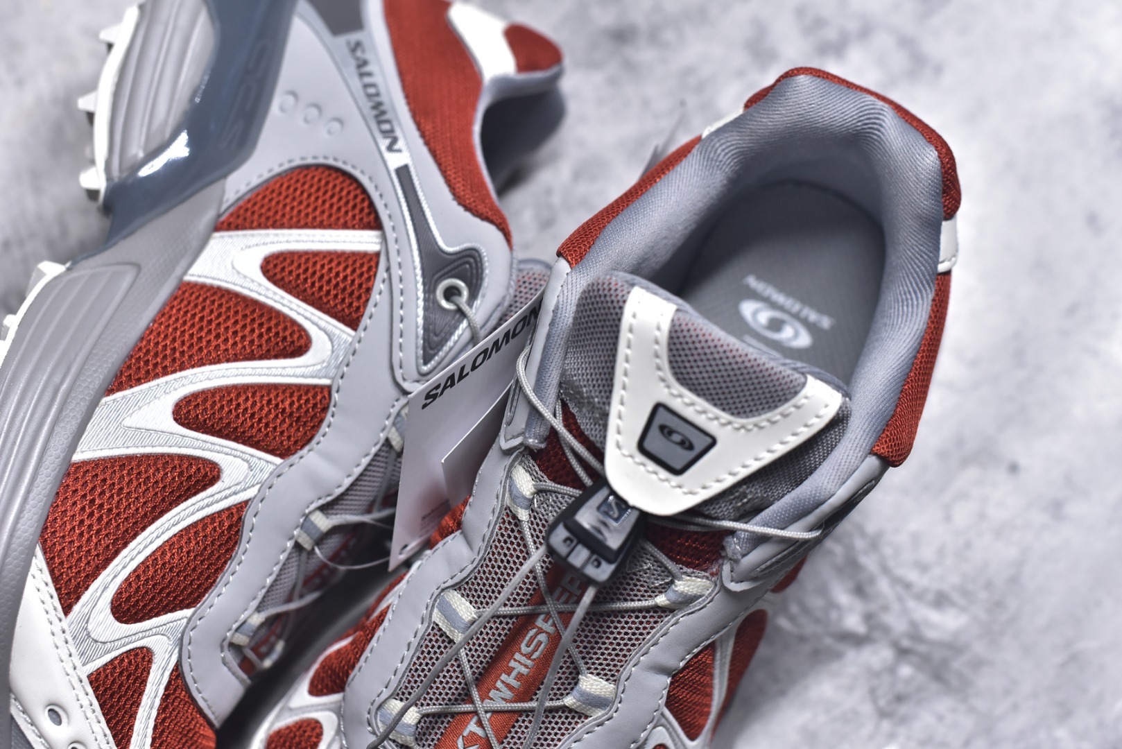 图片[9]-#Salomon XA PRO 3D 萨洛蒙户外越野跑鞋 鞋面采用SENSIFIT贴合技术 全方位贴合包裹脚型 鞋跟部鞋底牵引设计 提供强大的抓地性能 更适应野外崎岖不平的道路 其3D ADVANCED CHASSIS底盘 材料轻量大化 钉齿设计更具稳定性、防护性 鞋底易磨损区运用CONTAGRIP高耐磨材料 应对城市硬质路面长距离跑考验 尺码：36-45-选品中心