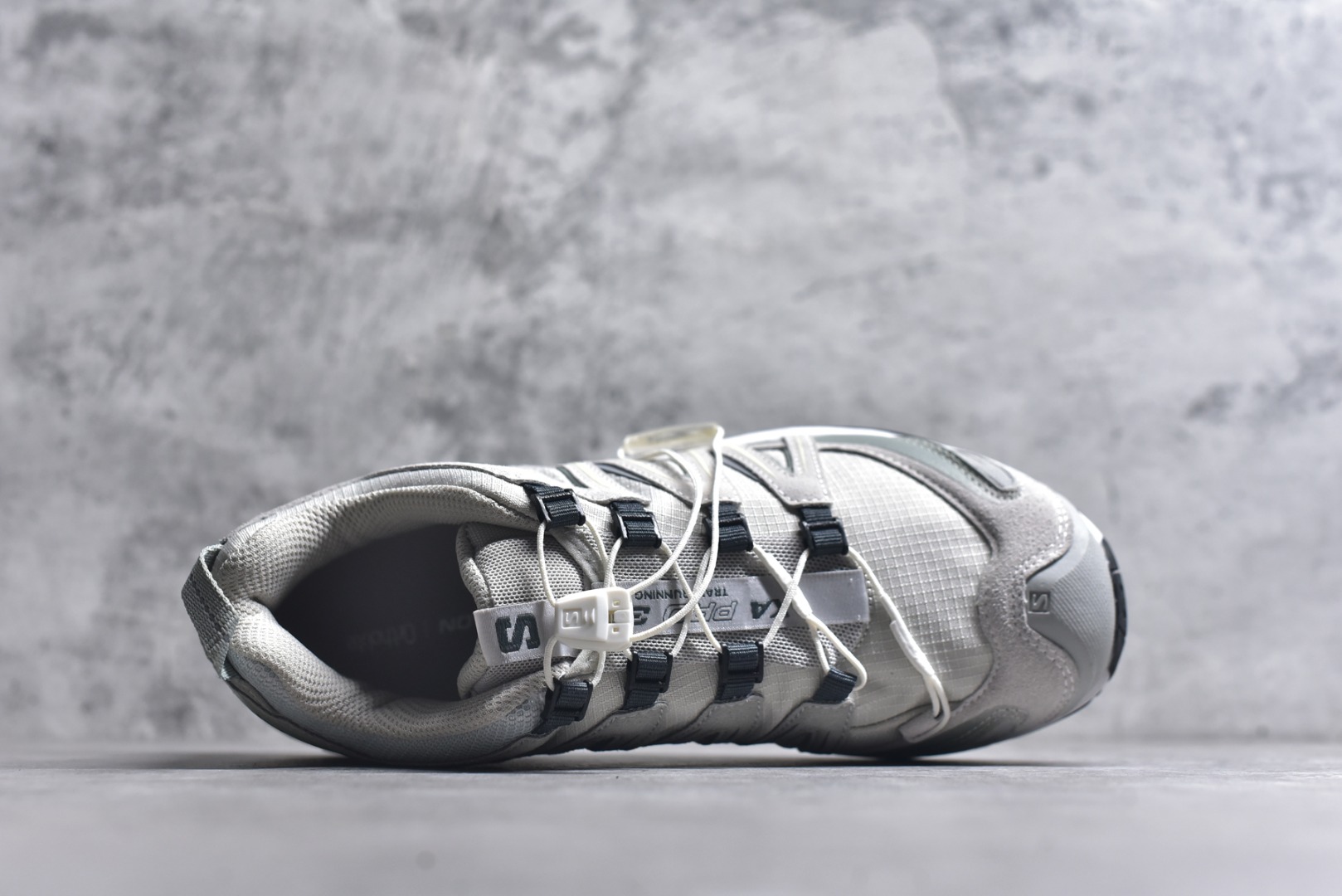 图片[4]-#Salomon XA PRO 3D 萨洛蒙户外越野跑鞋 鞋面采用SENSIFIT贴合技术 全方位贴合包裹脚型 鞋跟部鞋底牵引设计 提供强大的抓地性能 更适应野外崎岖不平的道路 其3D ADVANCED CHASSIS底盘 材料轻量大化 钉齿设计更具稳定性、防护性 鞋底易磨损区运用CONTAGRIP高耐磨材料 应对城市硬质路面长距离跑考验 尺码：36-45-选品中心